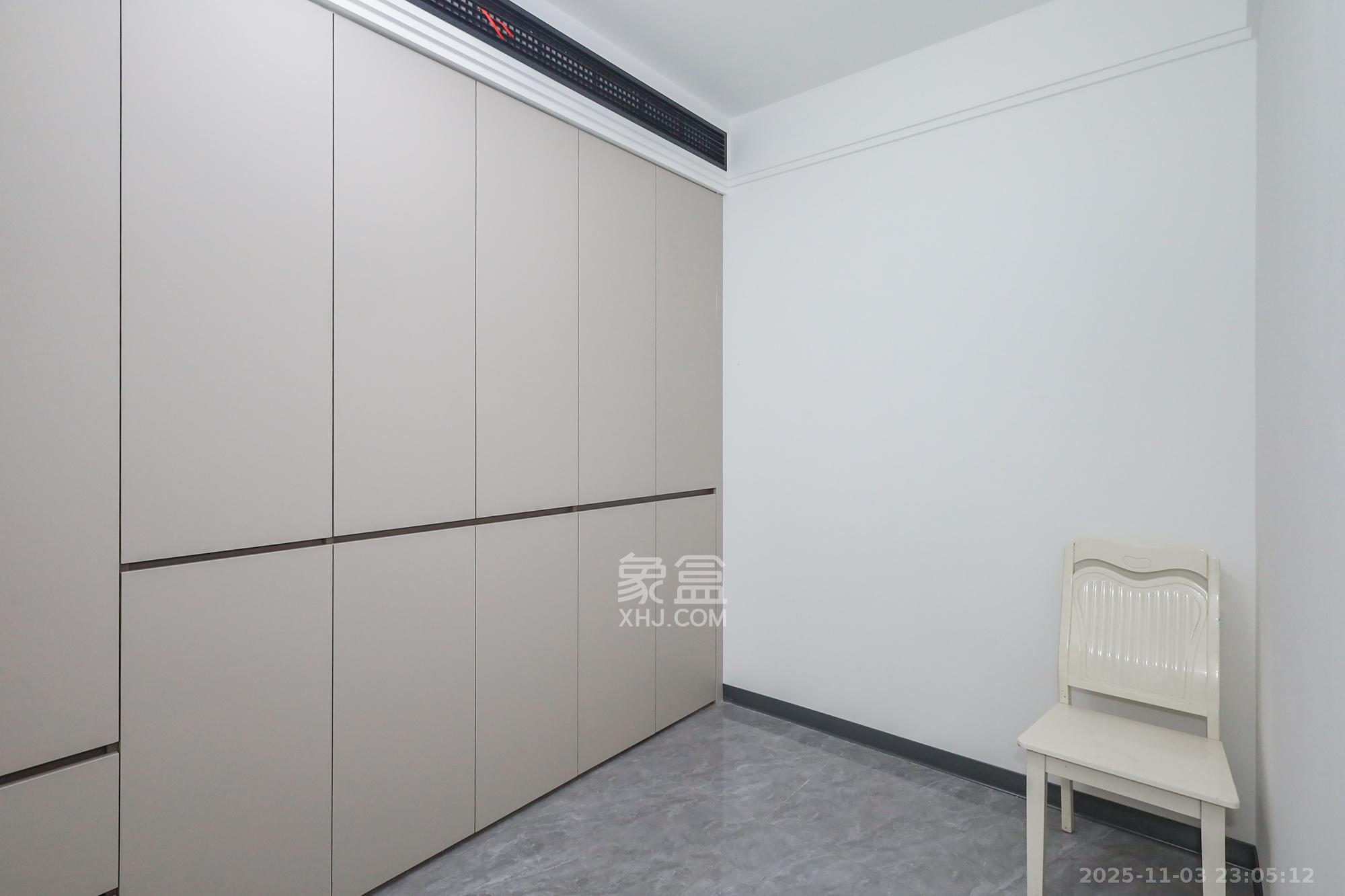 当代滨江MOMA  3室2厅2卫    132.0万卧室