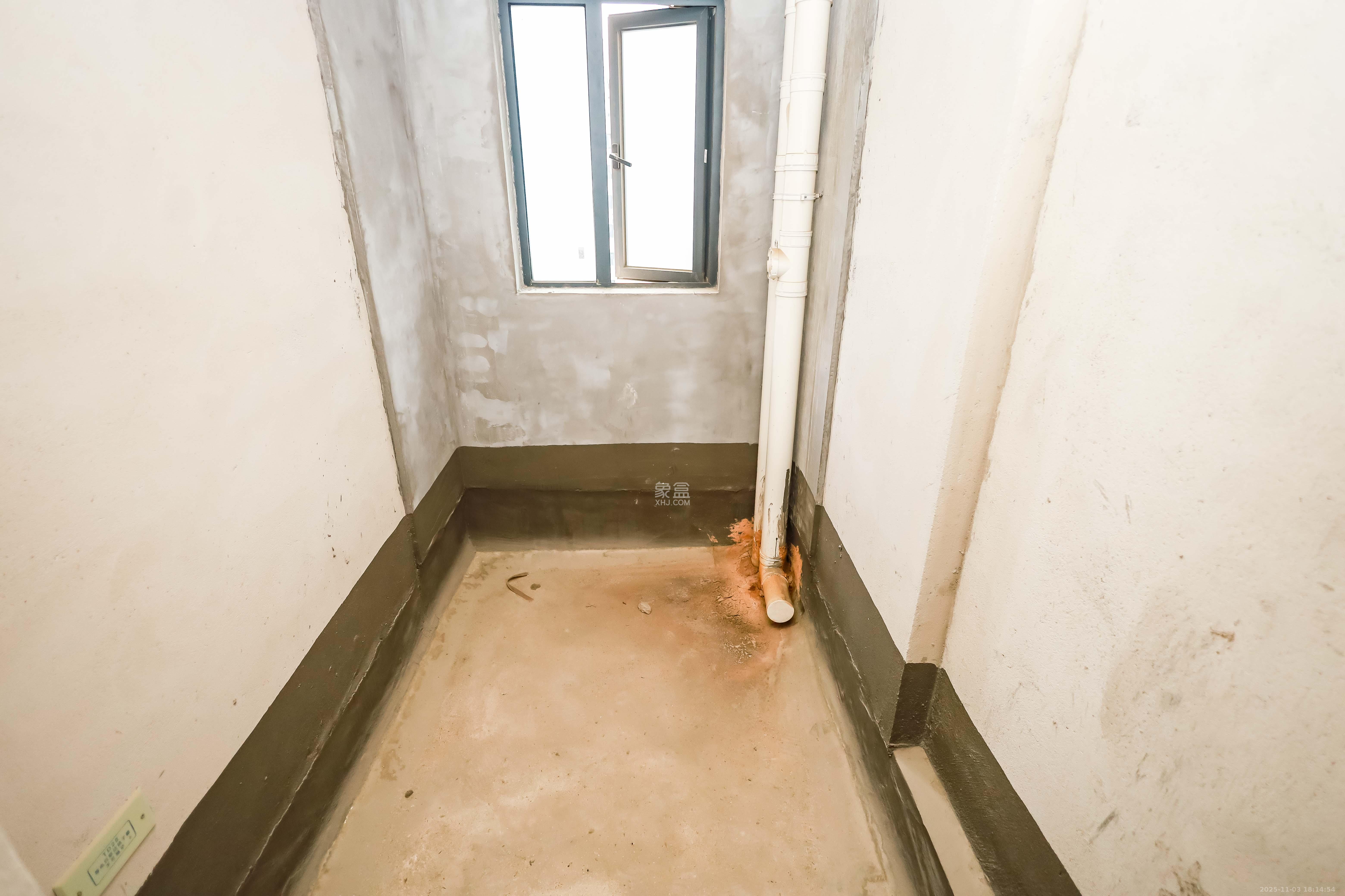 长房云时代  4室2厅2卫    148.0万卫生间