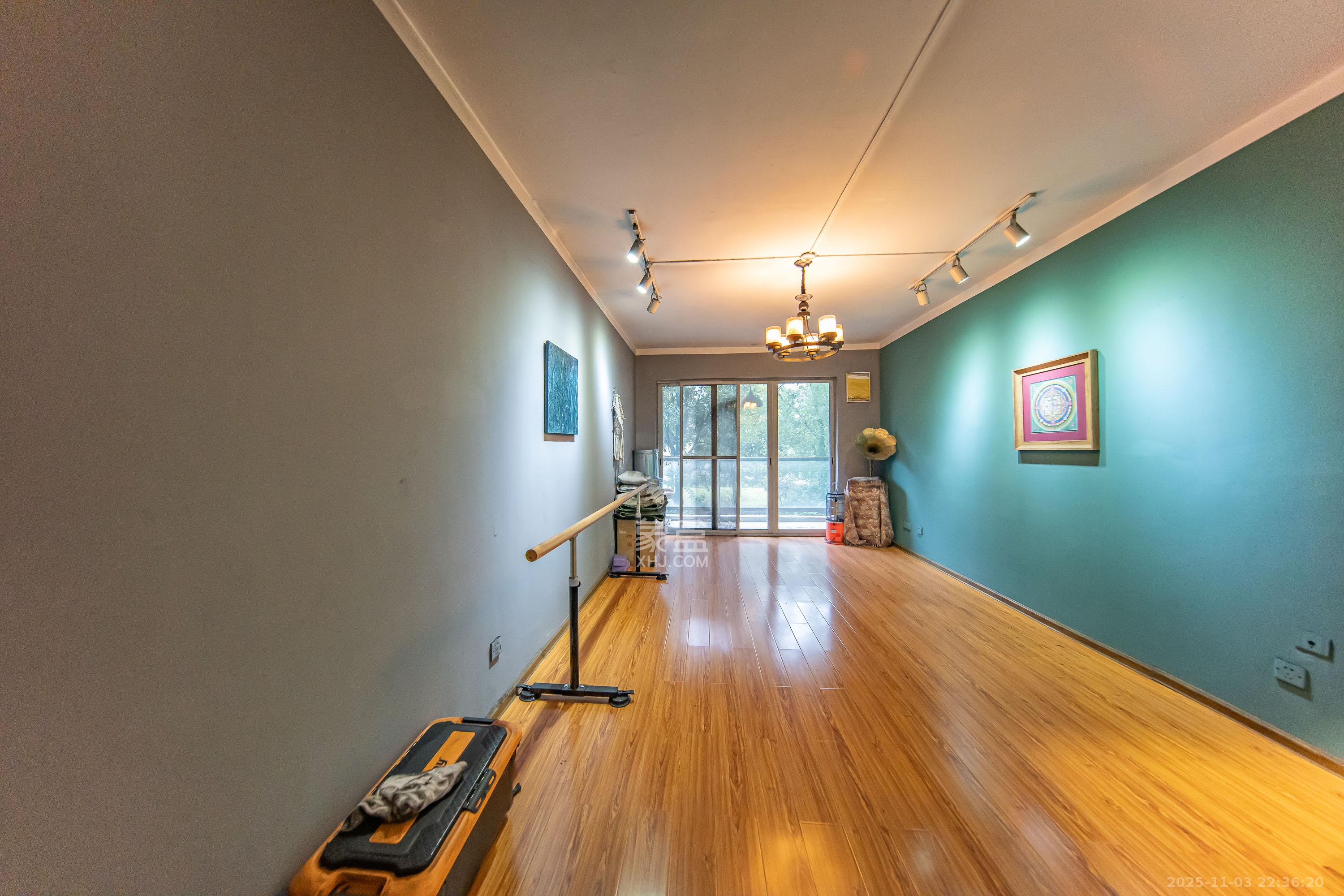 阳光100二期 4室2厅2卫 178.0万 阳光100二期 4室2厅2卫 178.0万卧室