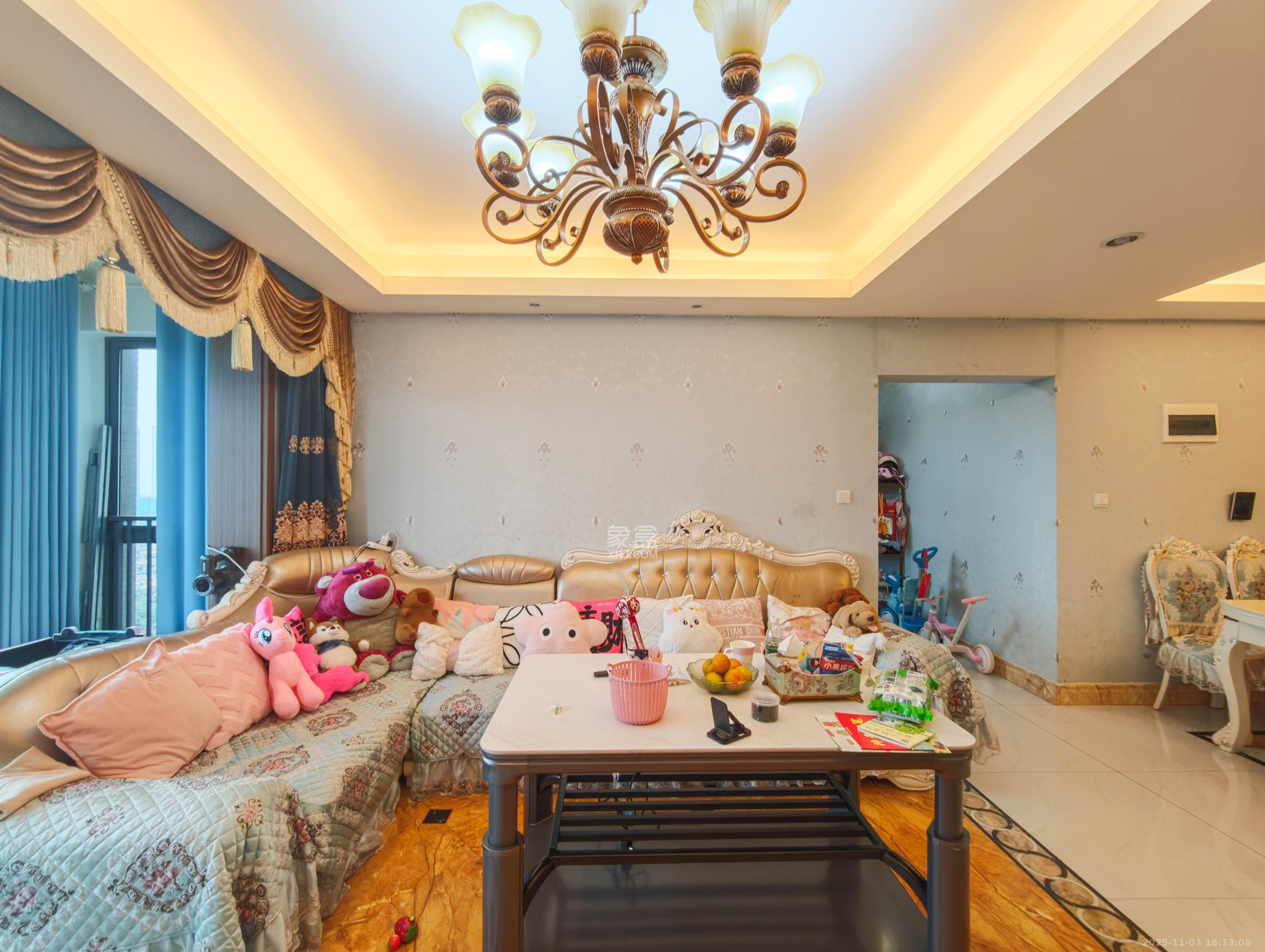 碧桂园南城首府(东宸林海) 4室2厅2卫 105.0万 碧桂园南城首府(东宸林海) 4室2厅2卫 105.0万客厅