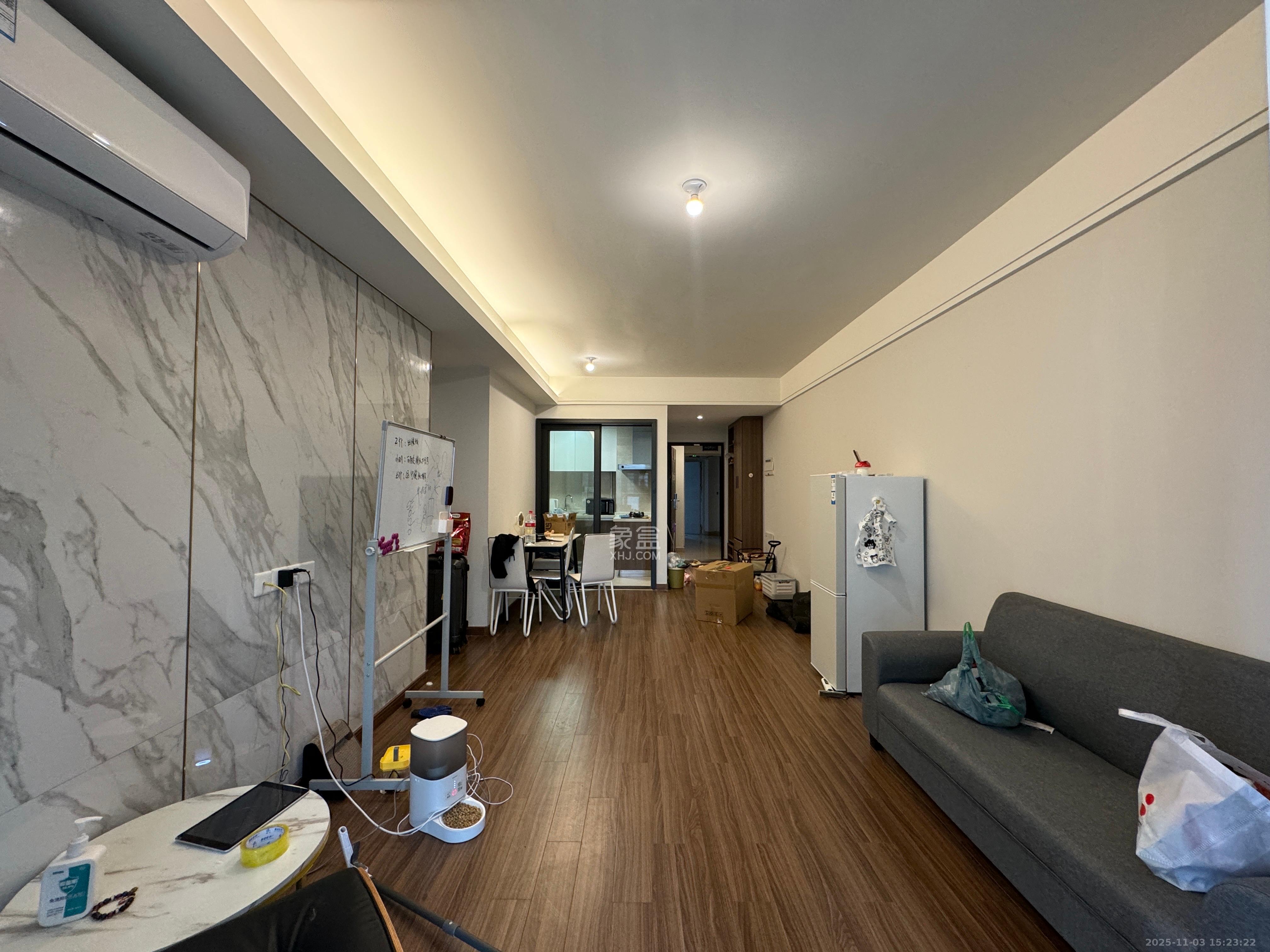 保利香槟国际  3室1厅2卫    1900.0元/月室内图