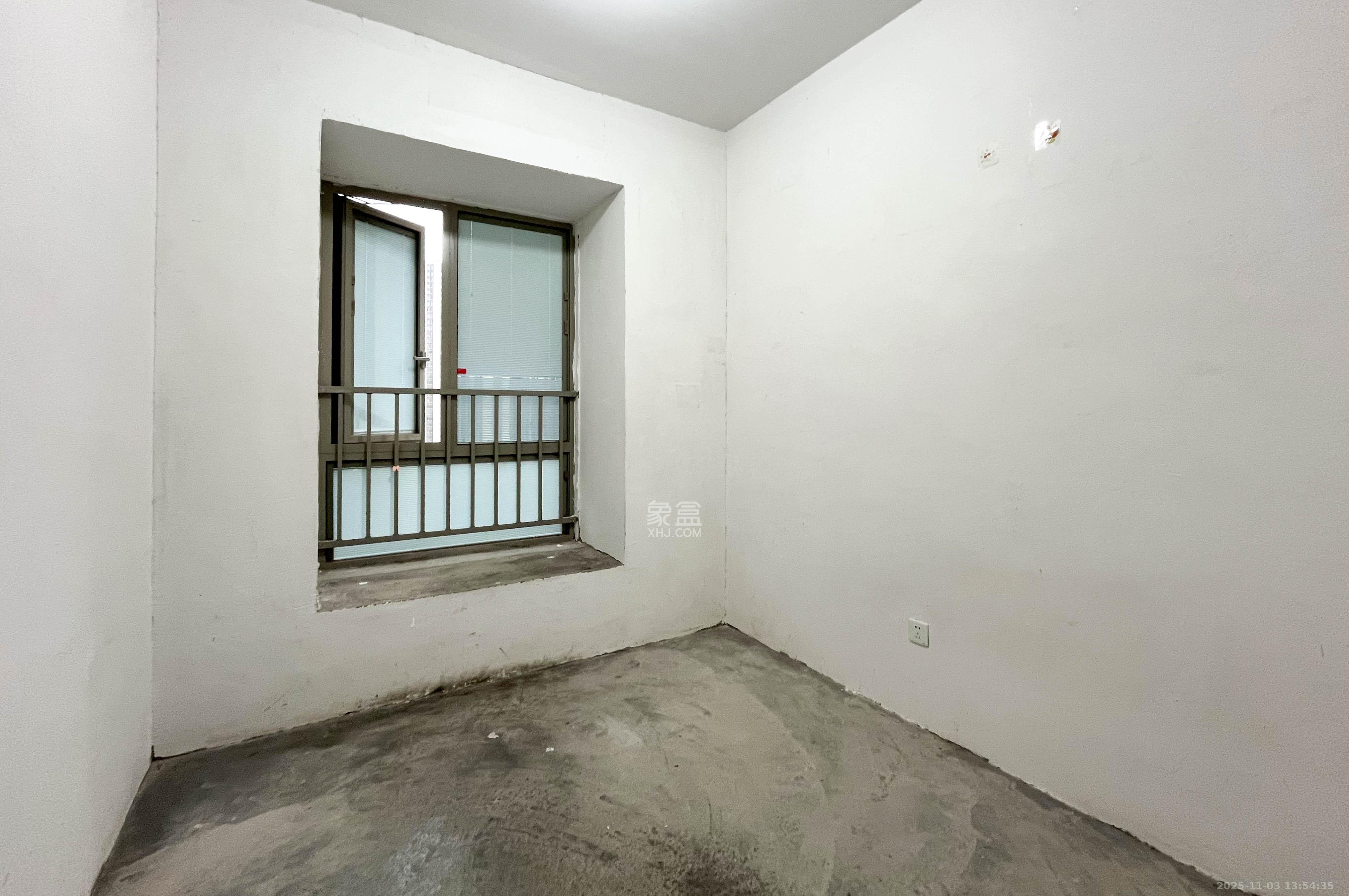 梅溪湖金茂湾  3室2厅2卫    105.0万其他