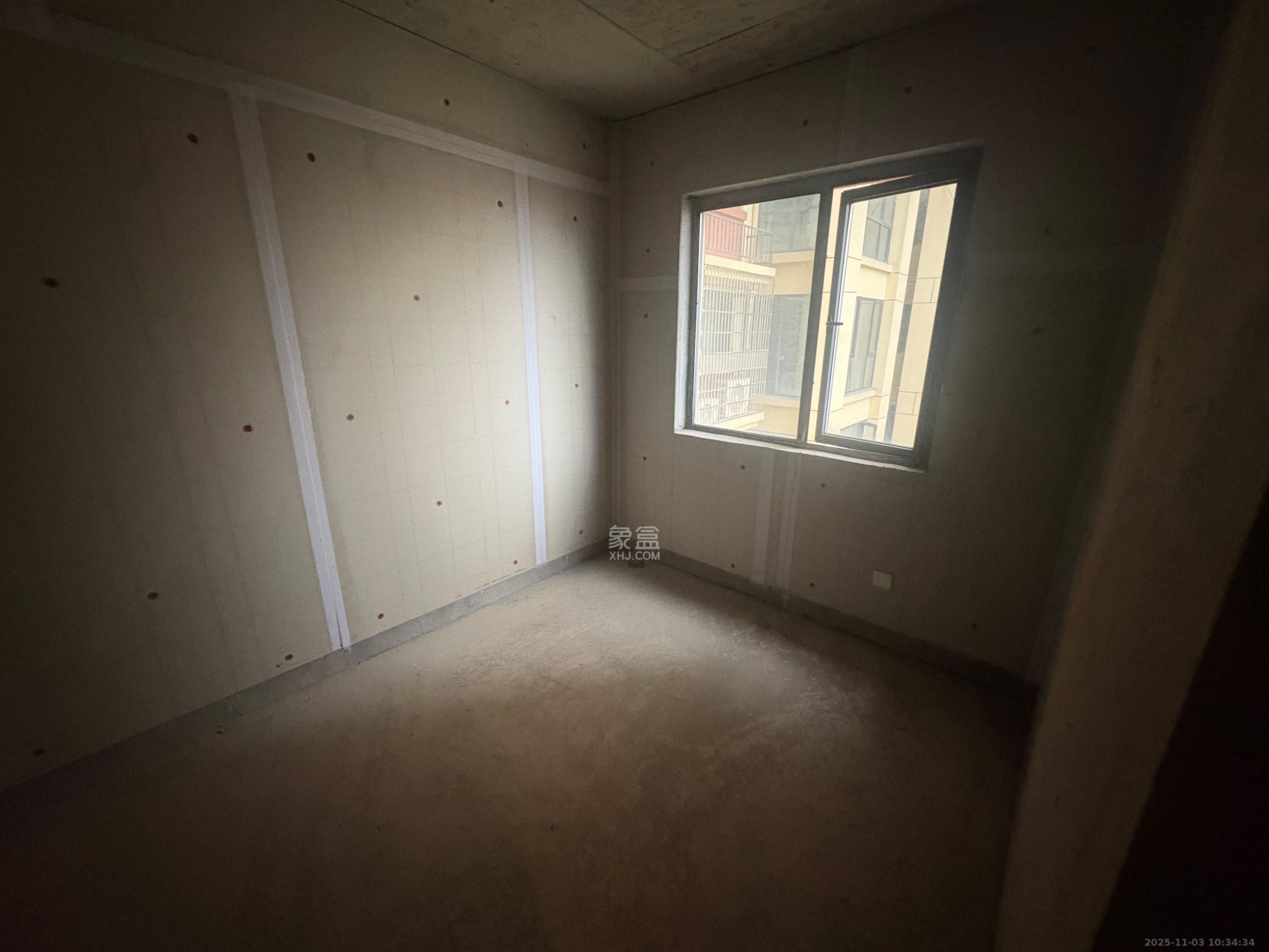 新长海玖龙台  4室2厅2卫    1800.0元/月室内图