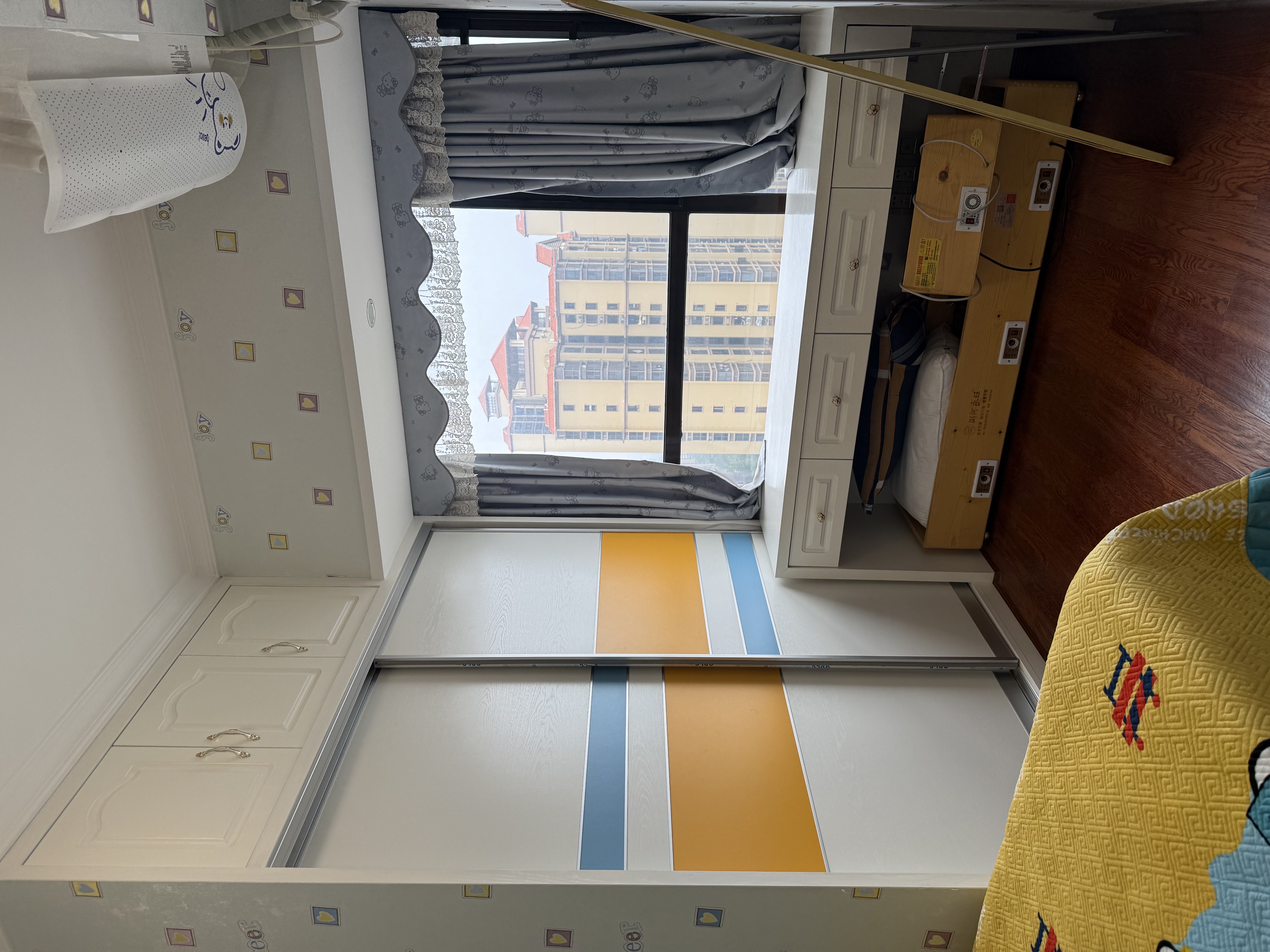 珠江云锦  3室2厅1卫    58.0万 珠江云锦  3室2厅1卫    58.0万客厅