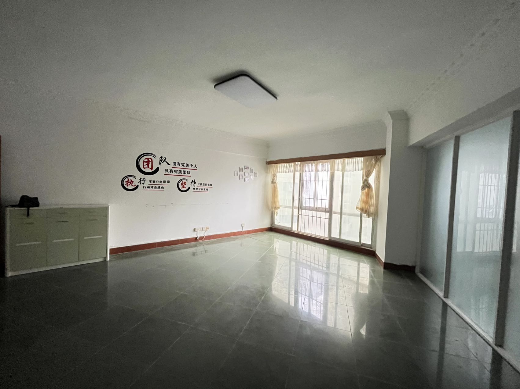 金融花园  4室2厅2卫    2400.0元/月 金融花园  4室2厅2卫    2400.0元/月室内图