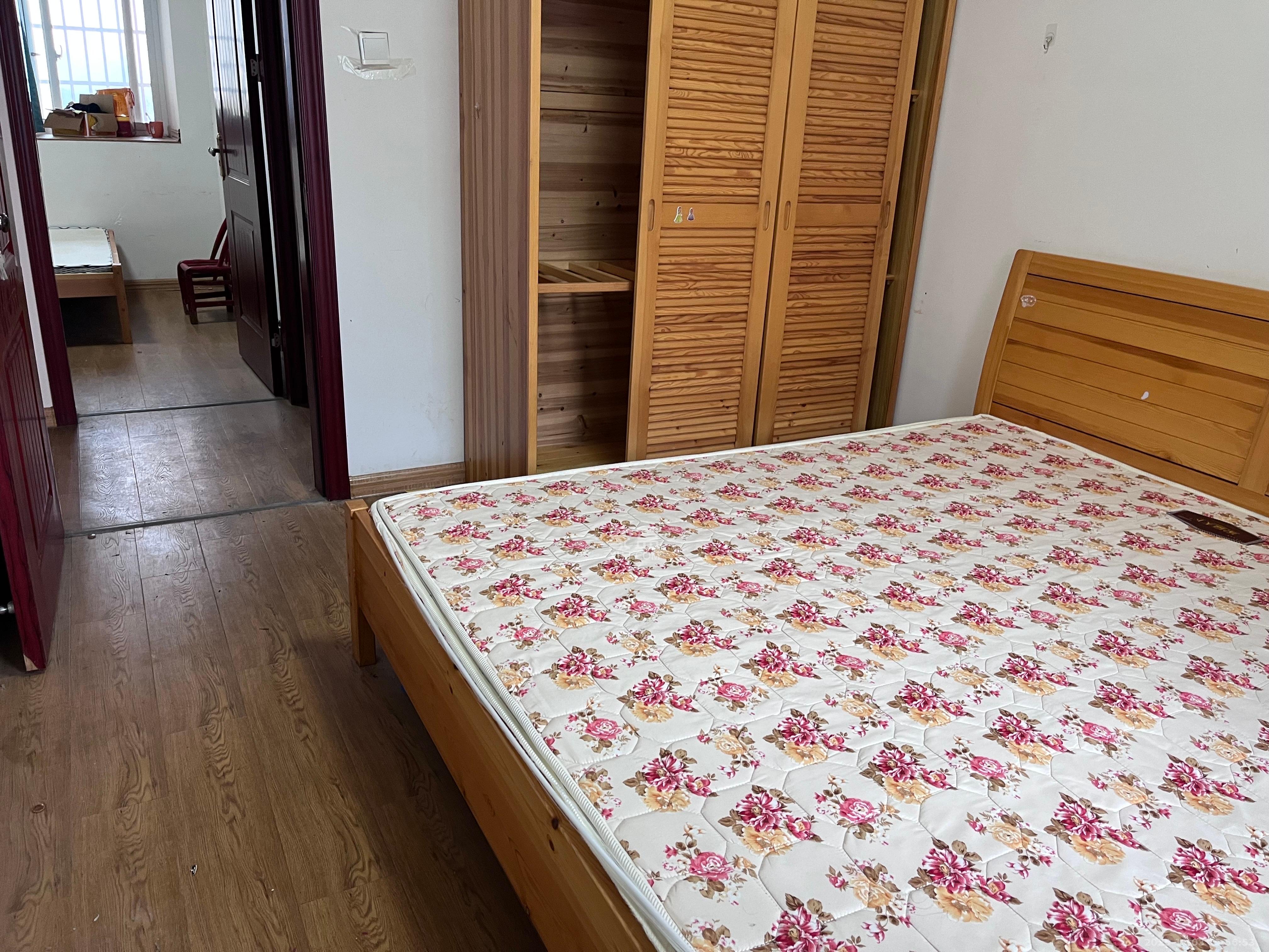 和康园小区  3室2厅2卫    2000.0元/月室内图