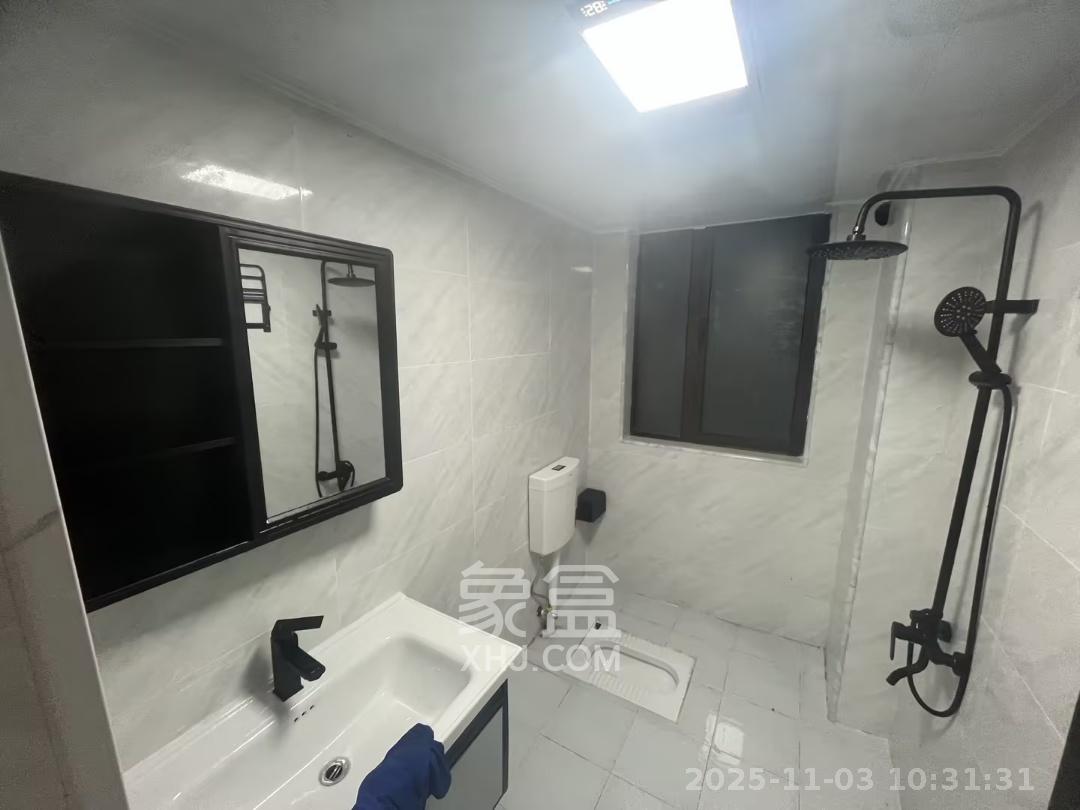 盛地春天里  4室2厅1卫    2000.0元/月室内图