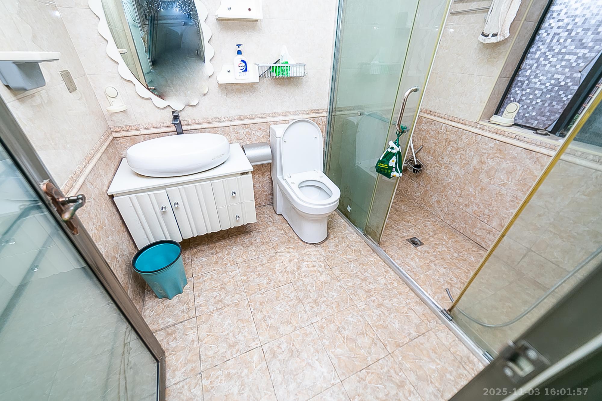 兴威帕克水岸  3室2厅2卫    99.0万卫生间