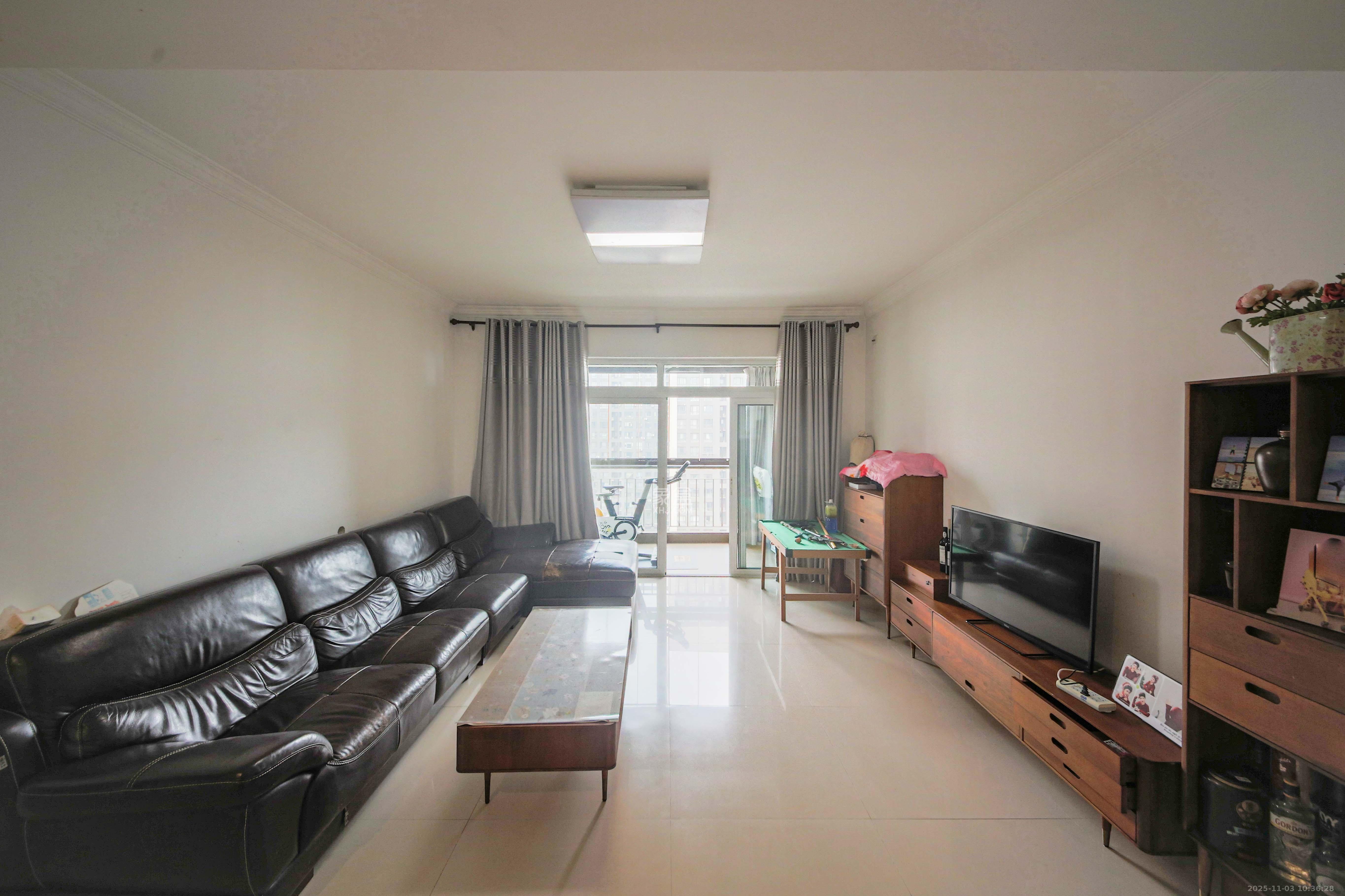 HC新城（建工集团单位房）  3室2厅1卫    180.0万客厅