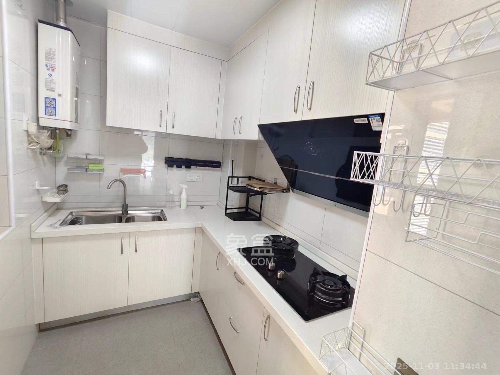 荣盛岳麓峰景 3室2厅2卫 2300.0元/月 荣盛岳麓峰景 3室2厅2卫 2300.0元/月室内图