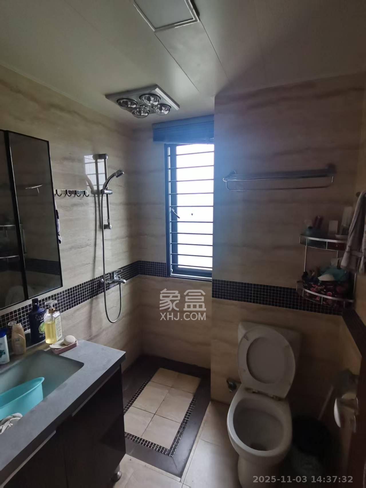 万科城 3室2厅1卫 2300.0元/月 万科城 3室2厅1卫 2300.0元/月室内图