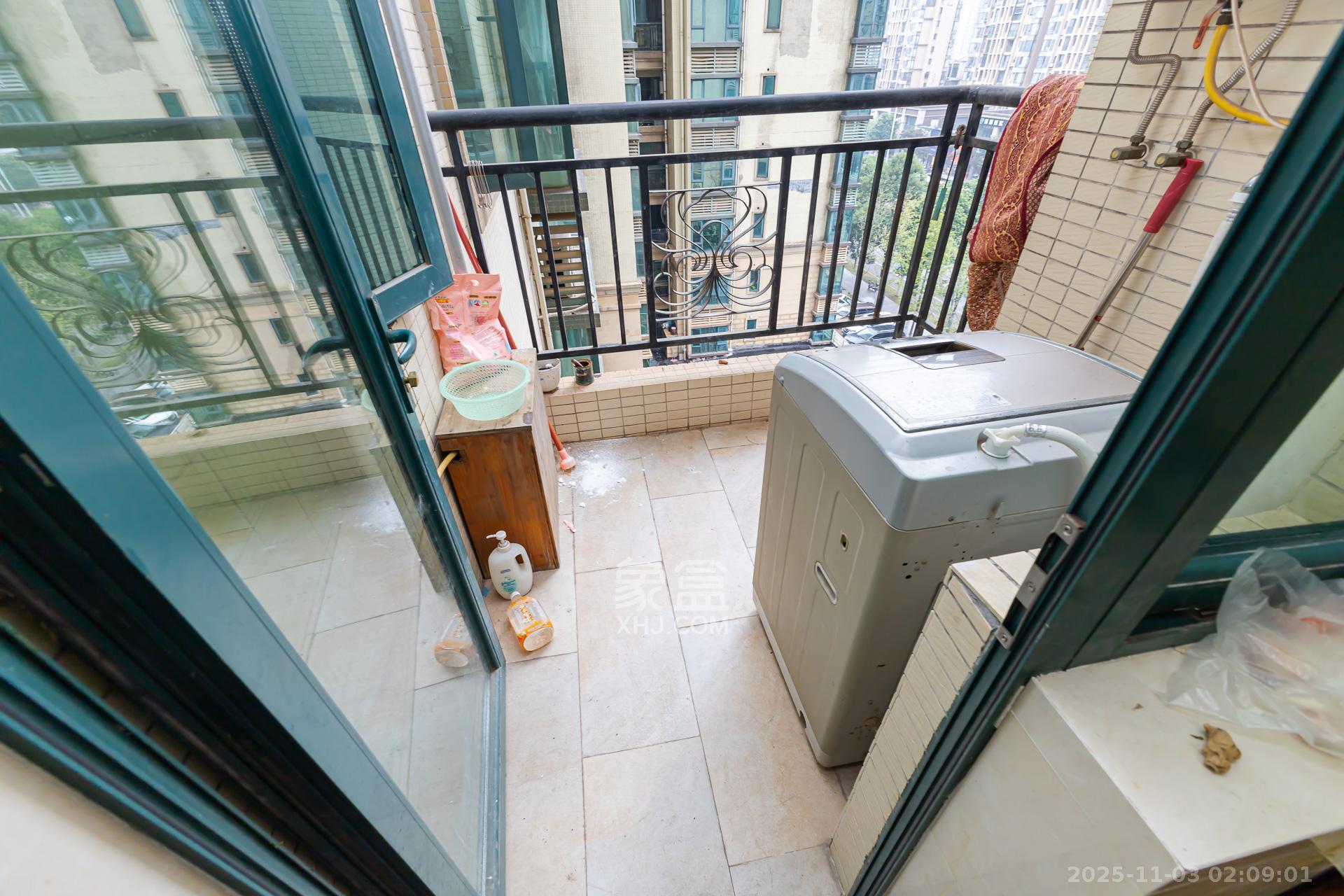 恒大名都  4室2厅2卫    75.8万 恒大名都  4室2厅2卫    75.8万阳台