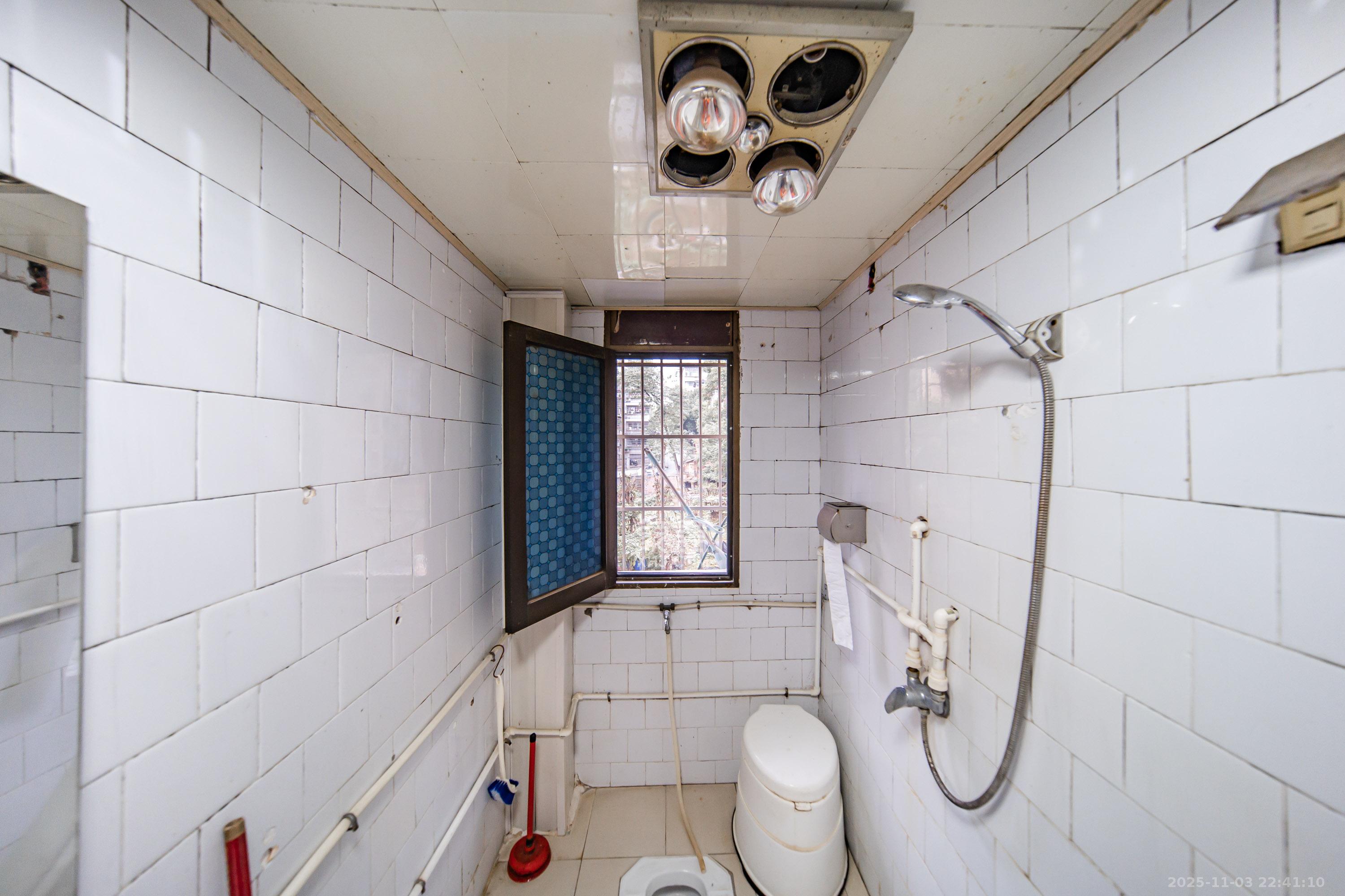 丝茅冲邮电二巷  1室1厅1卫    60.0万卫生间