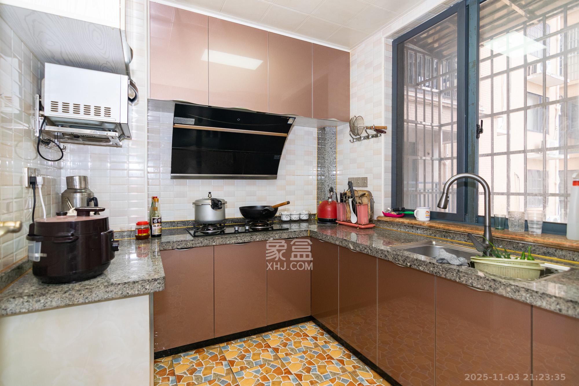 新雅黄金苑  2室2厅1卫    44.8万厨房