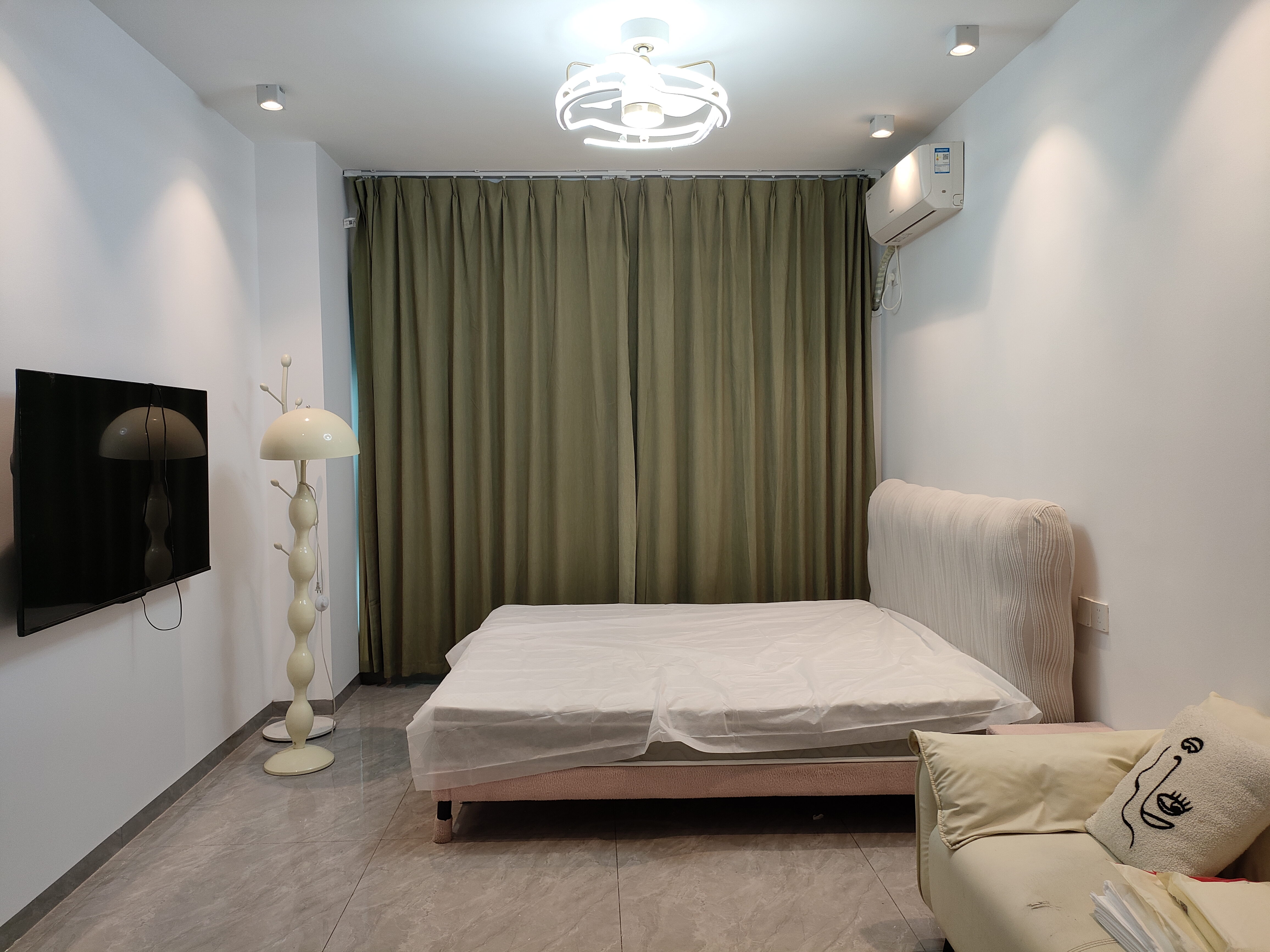 龙湖光年  1室1厅1卫    1800.0元/月