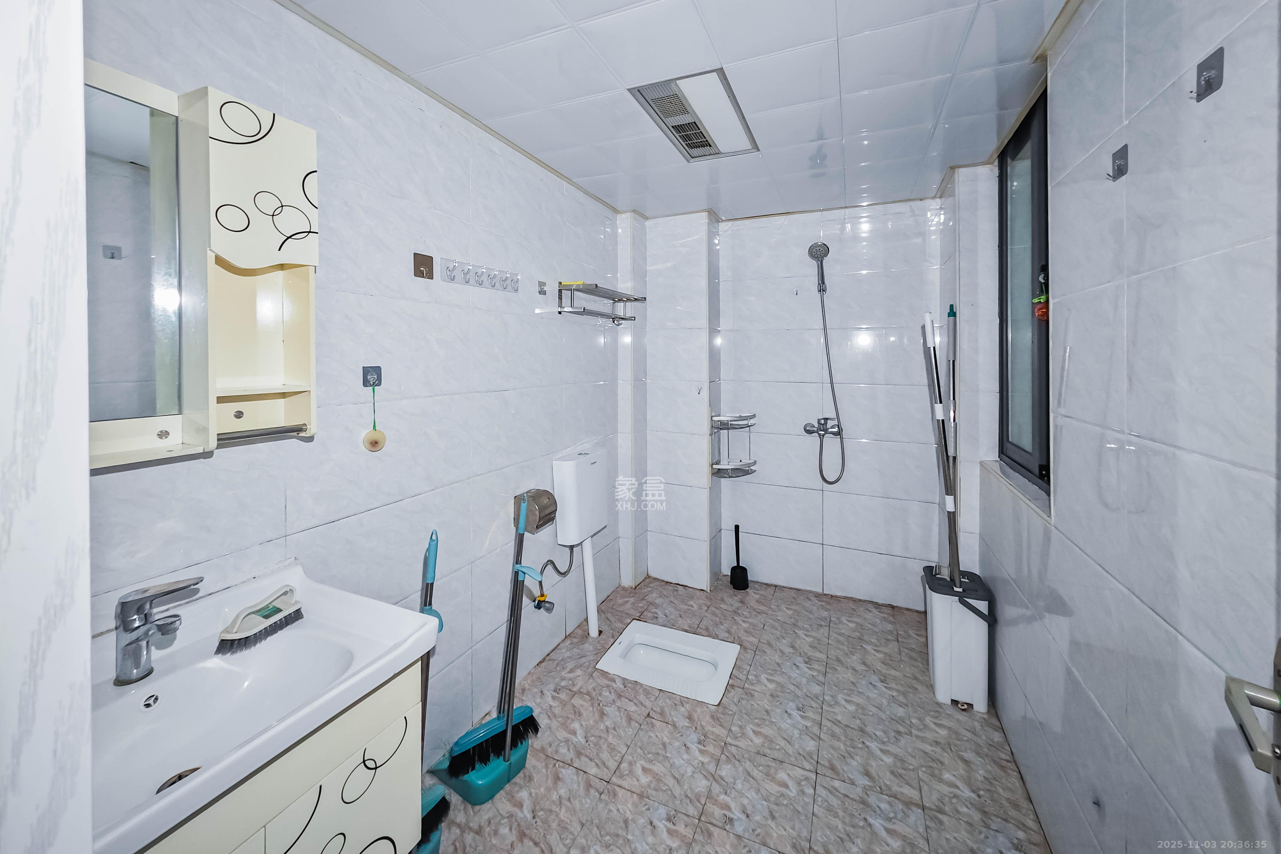 半山壹号  3室2厅2卫    115.0万卫生间