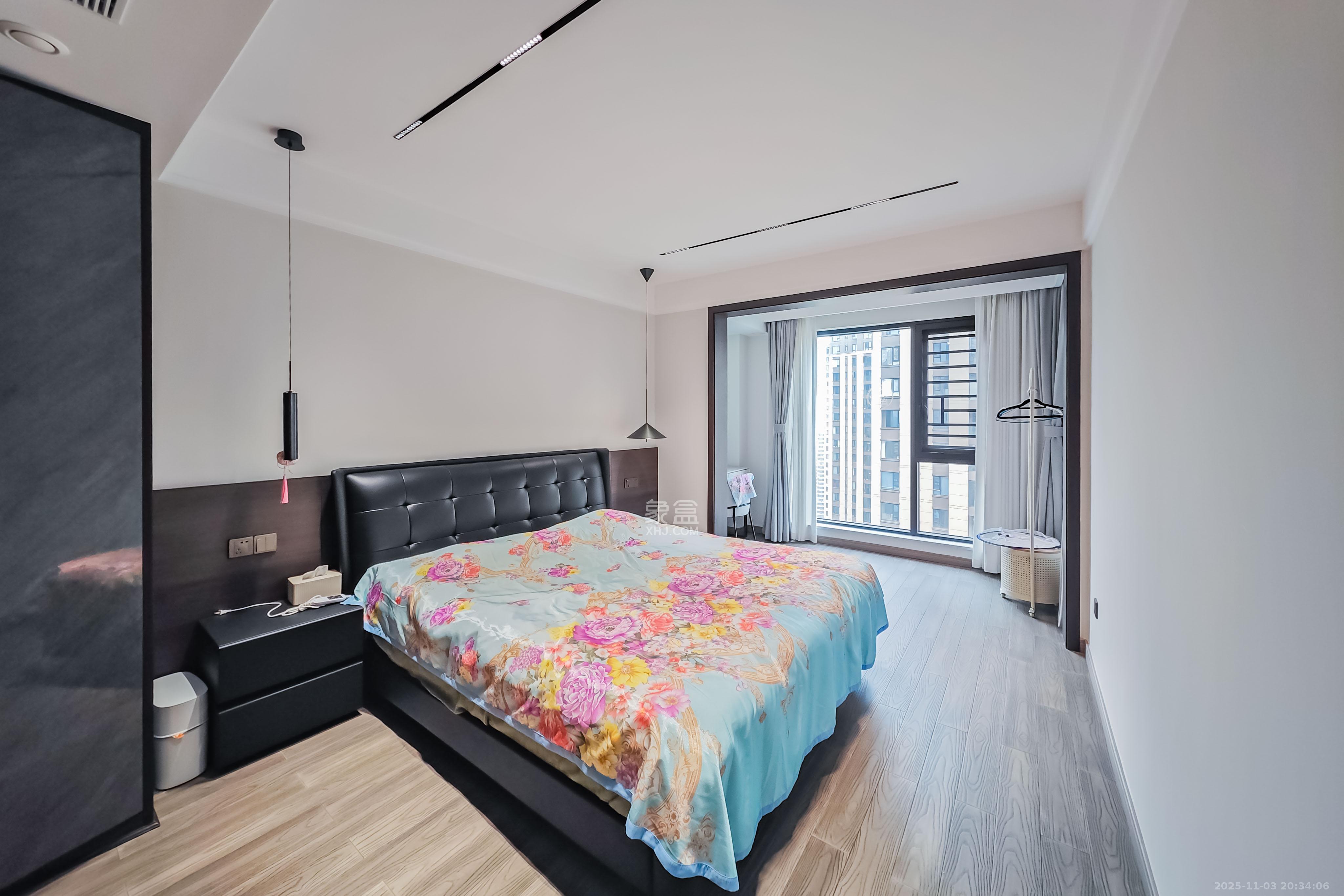 中天星耀城  4室2厅2卫    150.0万卧室