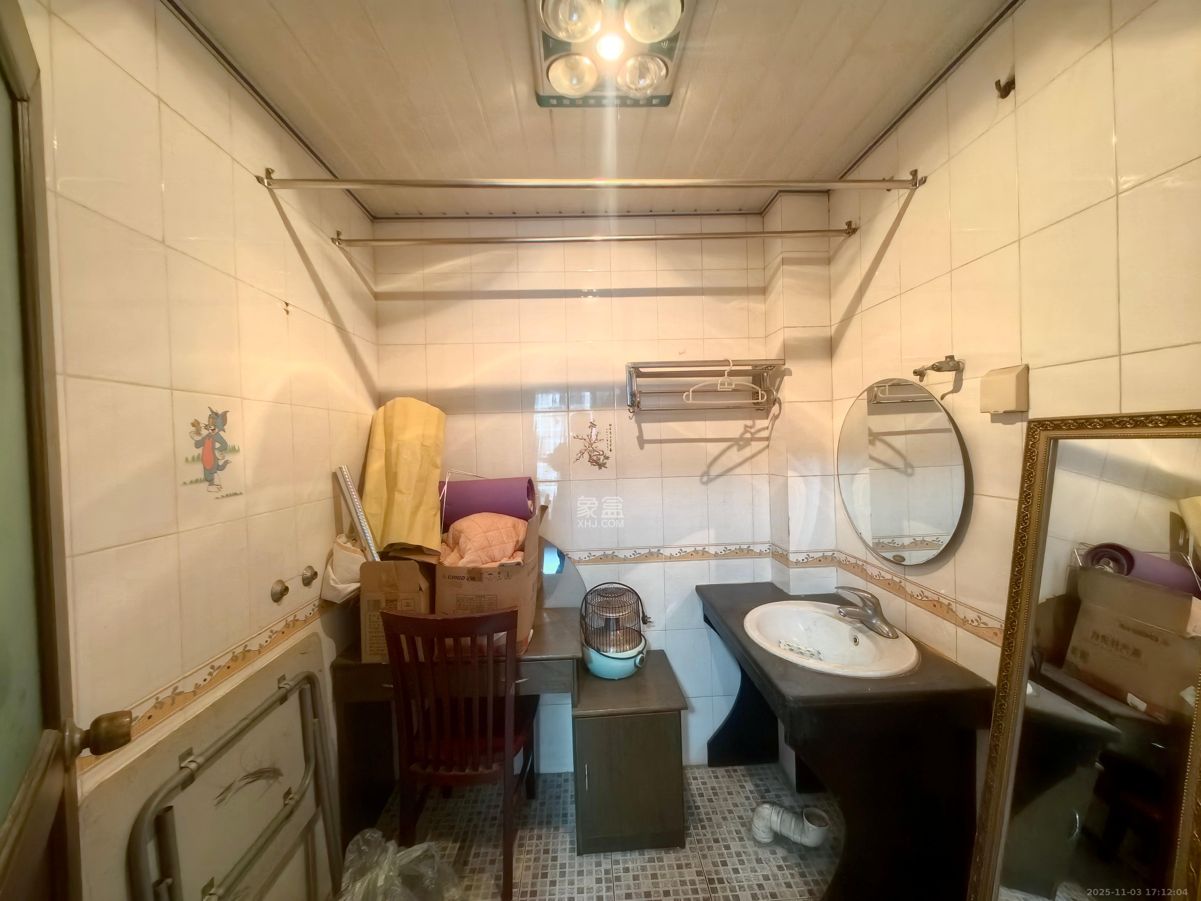 金峰小区南院  3室2厅2卫    1900.0元/月室内图