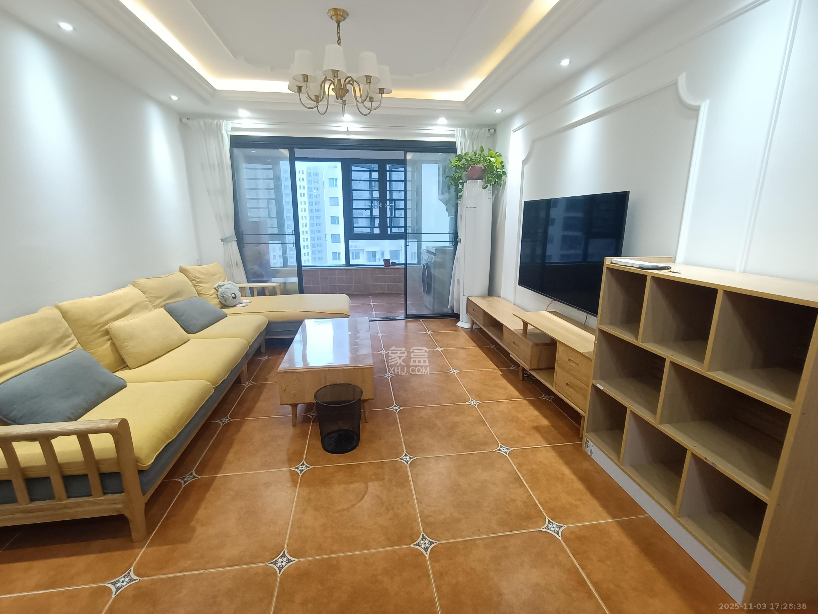 钱隆世家  3室2厅2卫    2500.0元/月