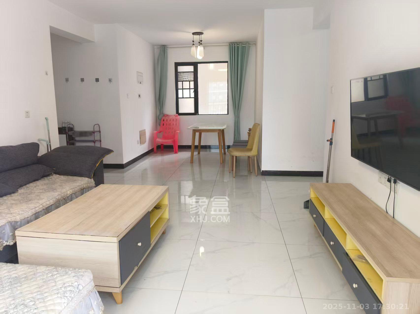 中建嘉和城  3室2厅2卫    2000.0元/月