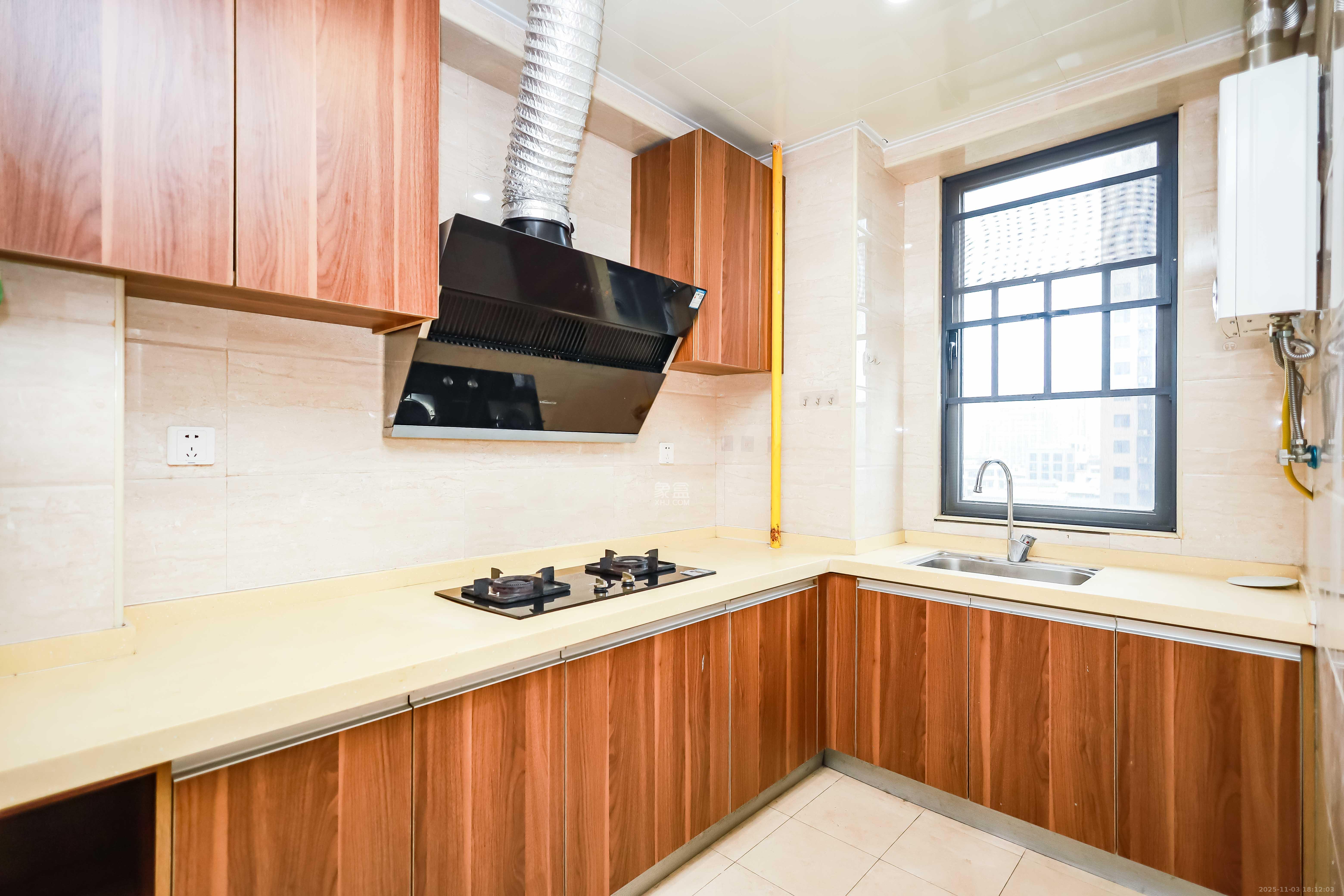 麓谷小镇  3室2厅1卫    53.0万 麓谷小镇  3室2厅1卫    53.0万厨房