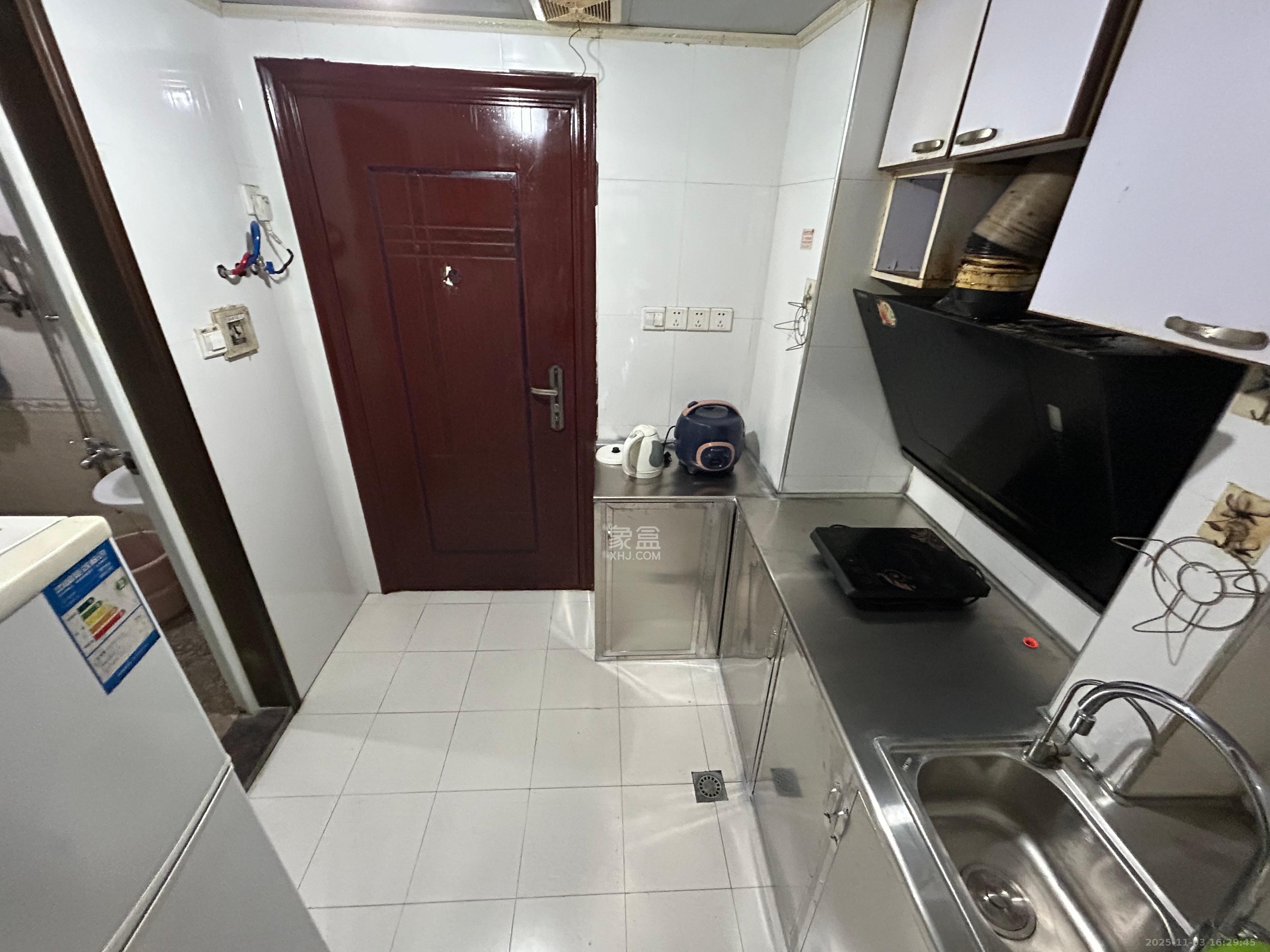 天城湖光山色  1室1厅1卫    1200.0元/月室内图