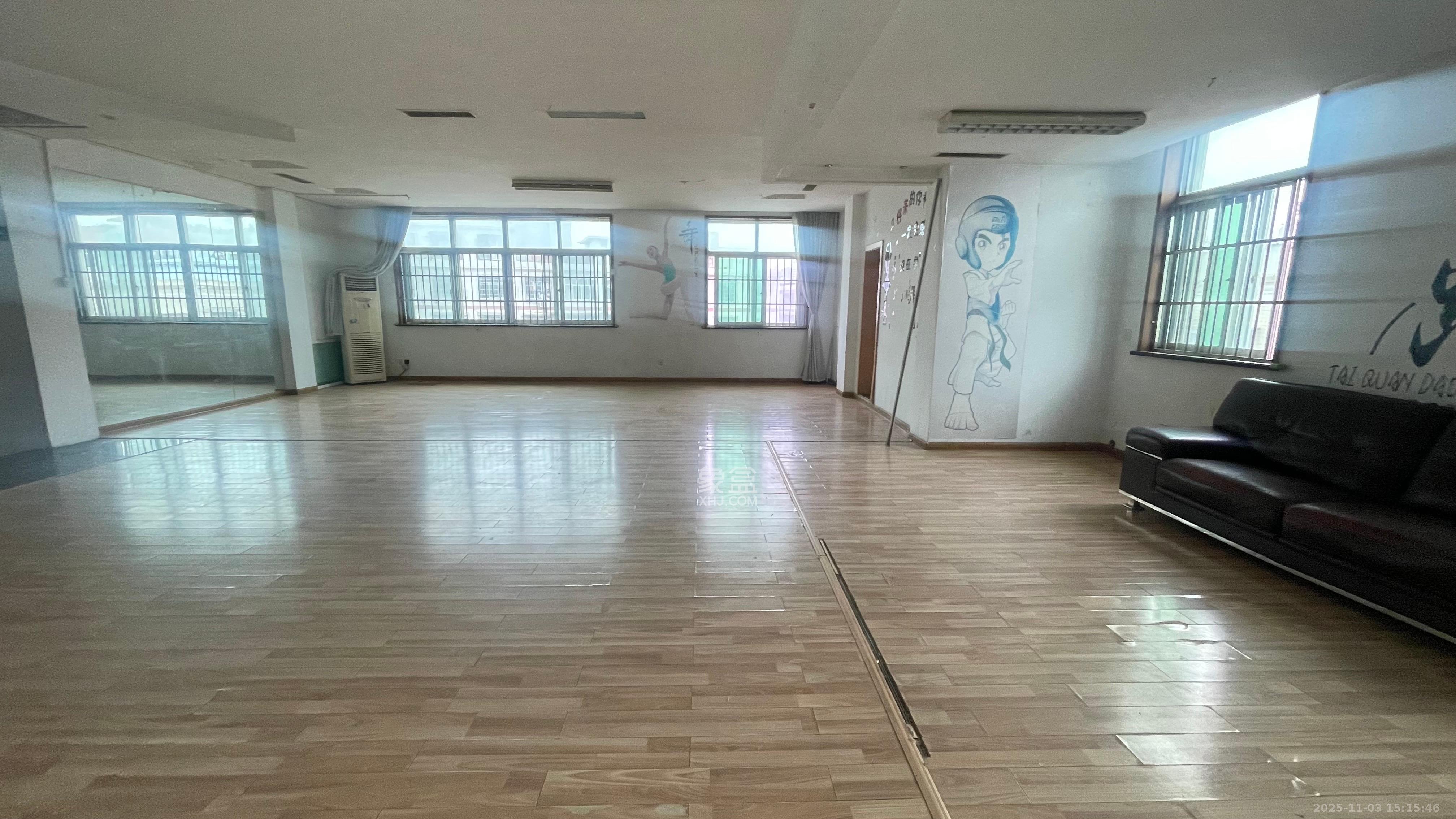 红星糖酒城 5室2厅1卫 3300.0元/月 红星糖酒城 5室2厅1卫 3300.0元/月室内图