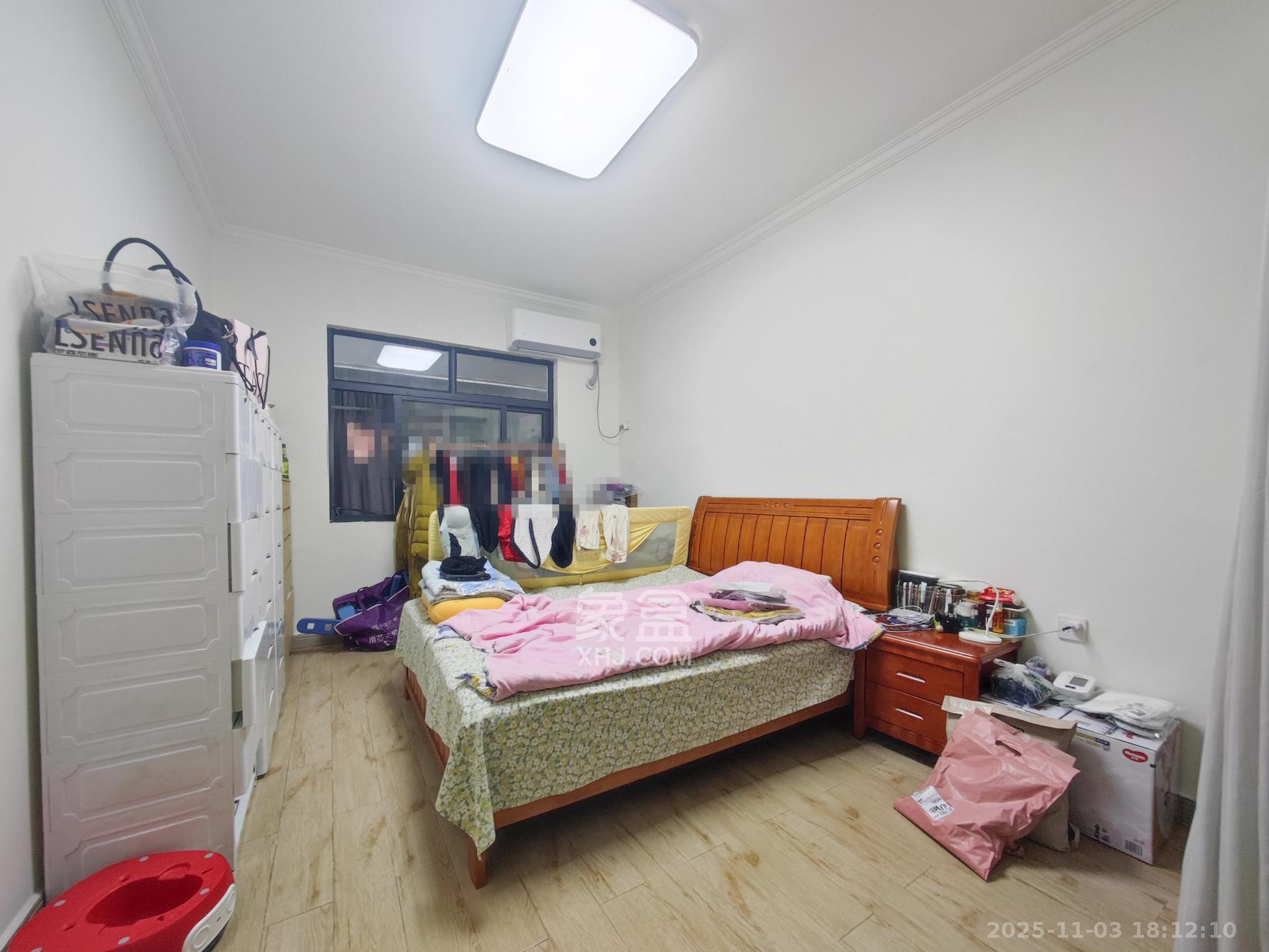 森林城  4室2厅2卫    190.0万卧室