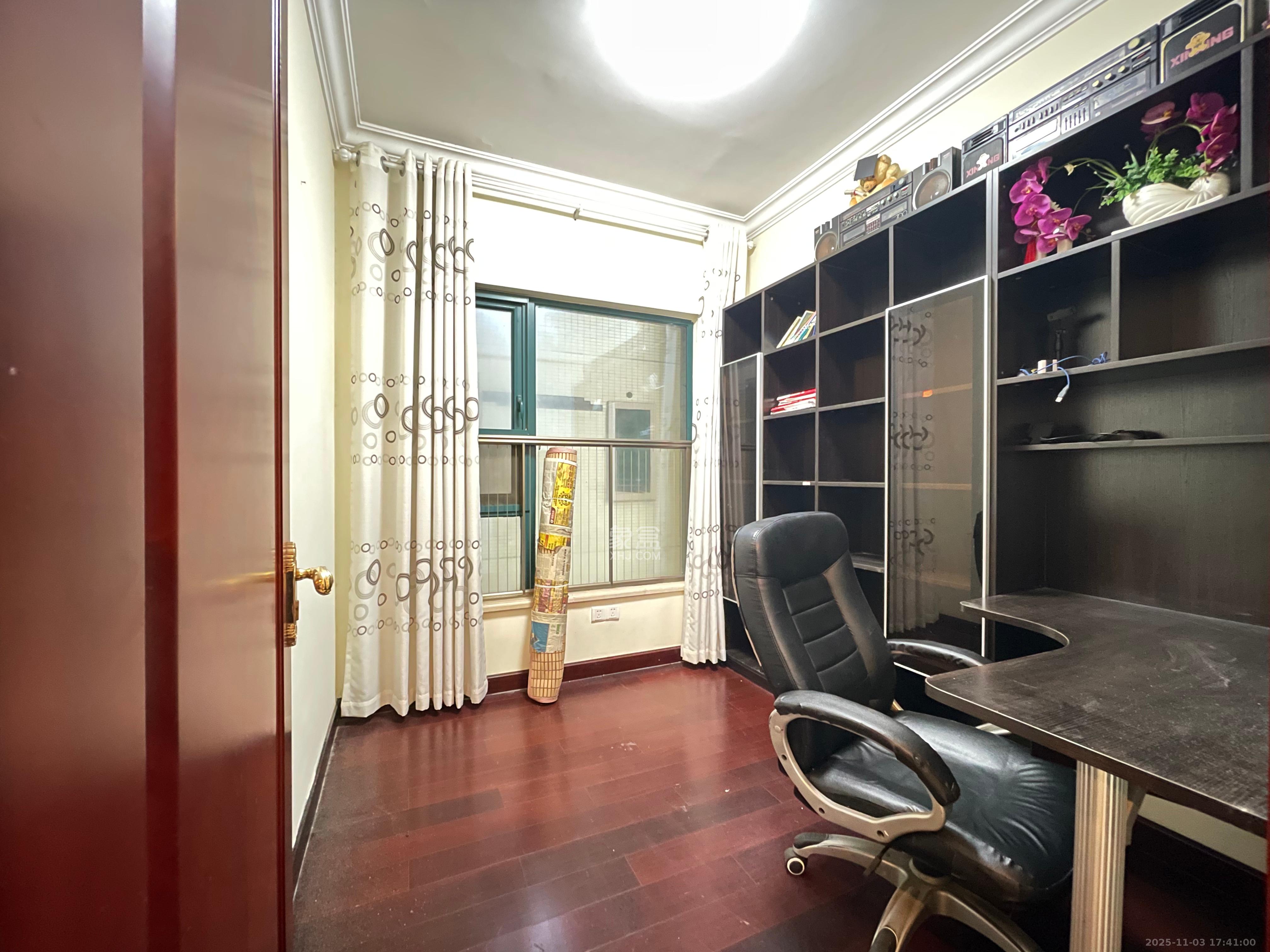 恒大名都  4室2厅2卫    1800.0元/月室内图