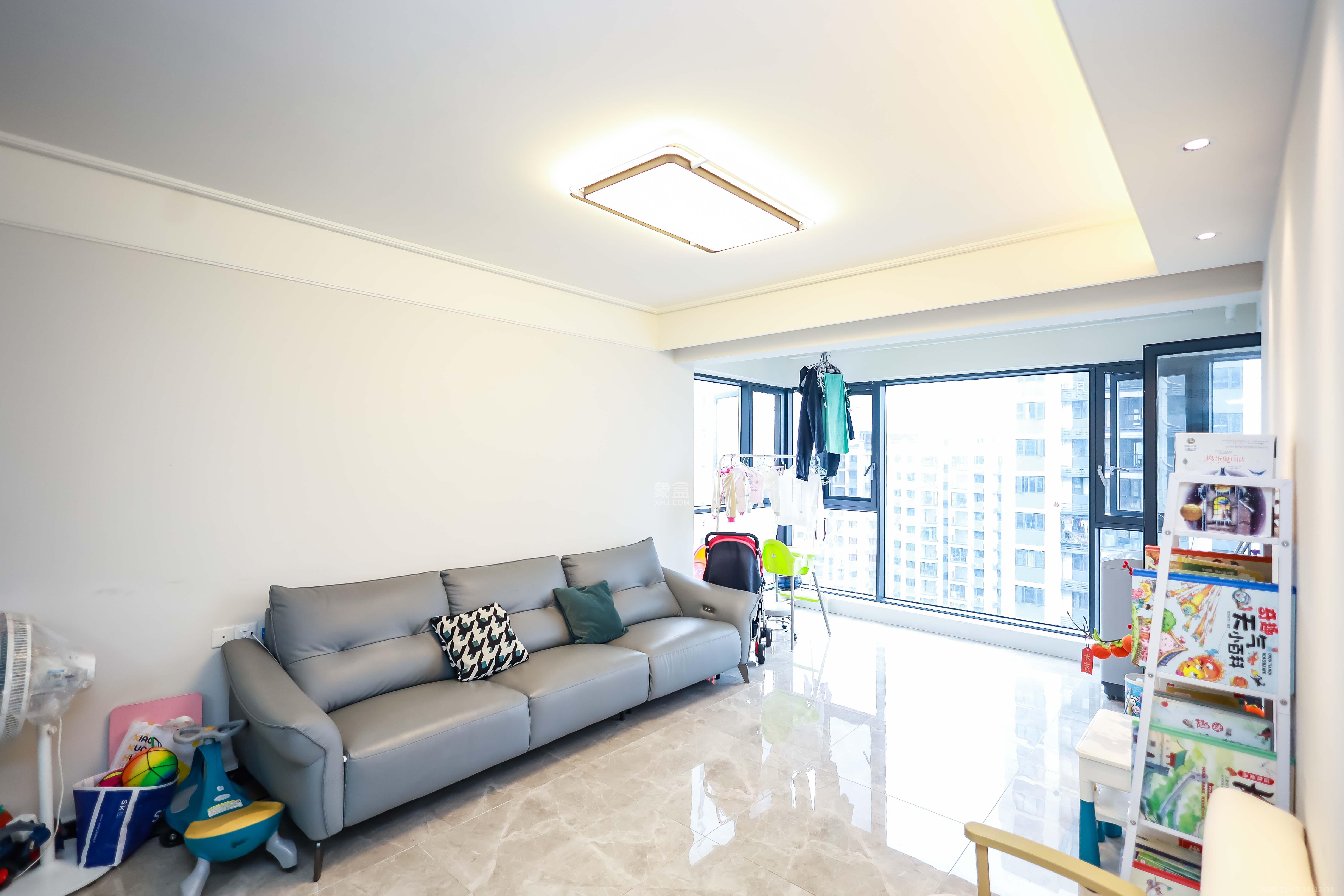 保利恒伟时光印象  4室2厅2卫    118.0万客厅