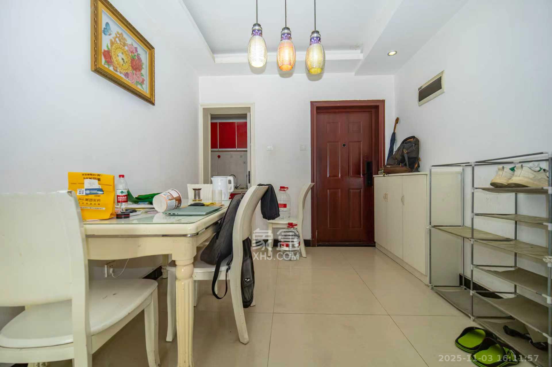 蝴蝶谷  1室2厅1卫    1600.0元/月室内图