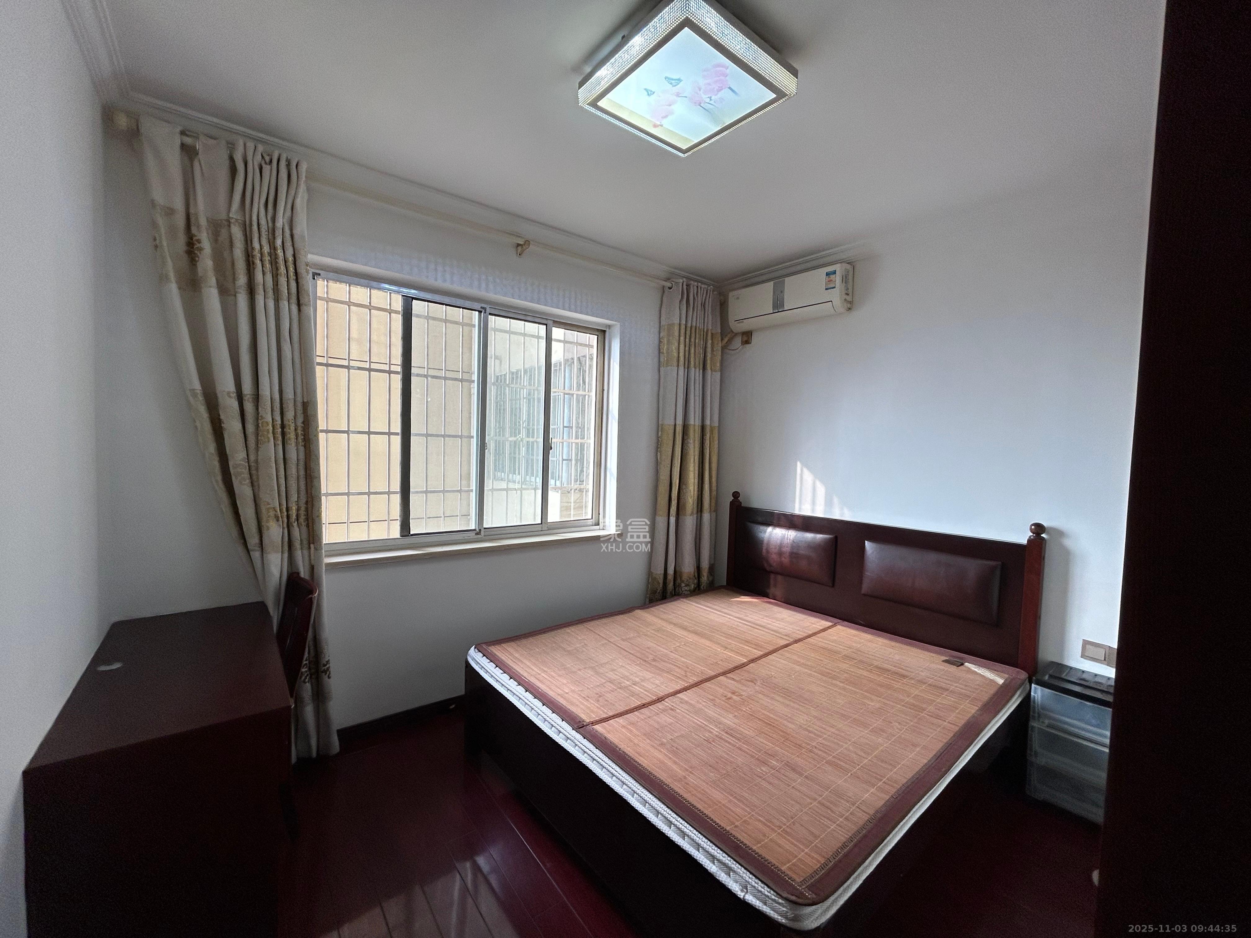 麓谷加州阳光  3室2厅2卫    2600.0元/月室内图