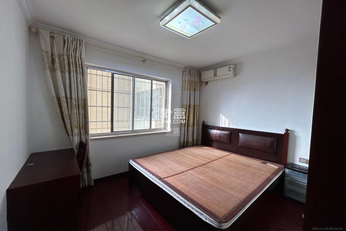 麓谷加州阳光 3室2厅2卫 2600.0元/月 麓谷加州阳光 3室2厅2卫 2600.0元/月室内图