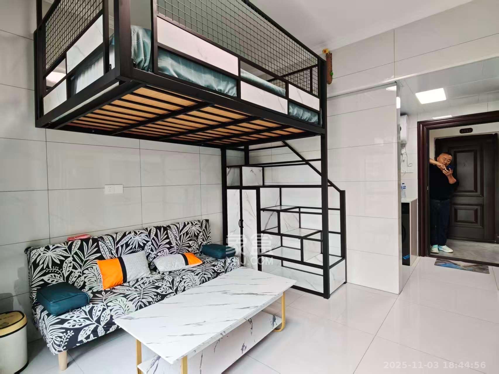 莲馨苑  1室1厅1卫    1300.0元/月室内图