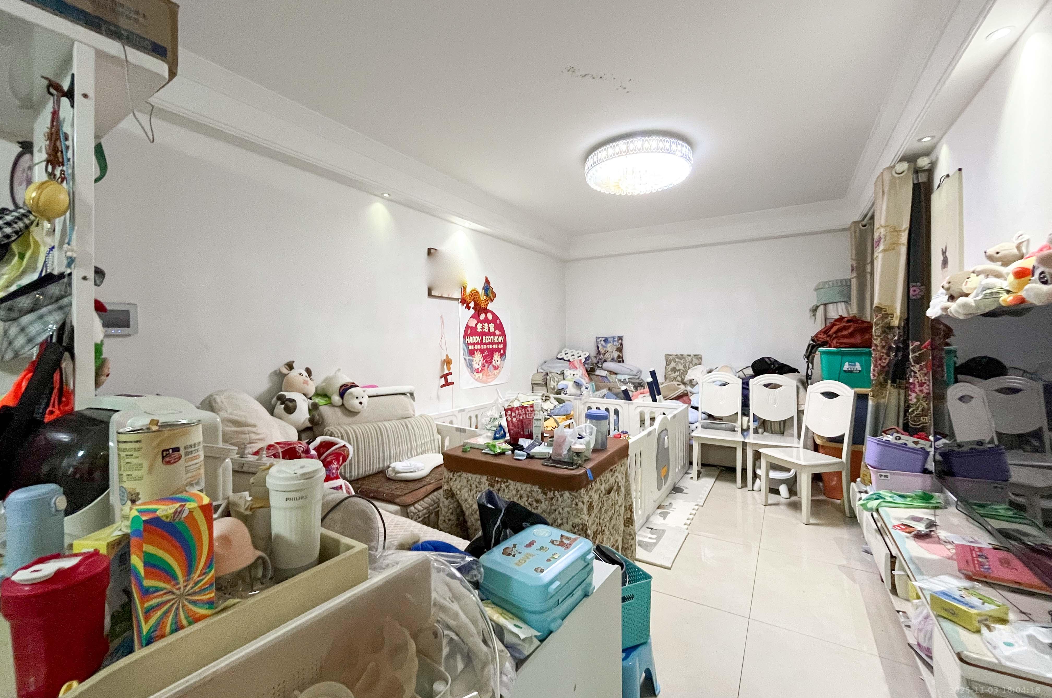 中海梅溪湖壹号  3室2厅1卫    125.0万客厅