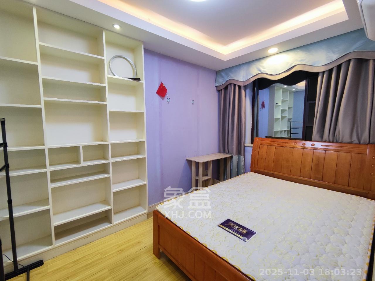 麓山枫情  3室2厅2卫    2600.0元/月室内图