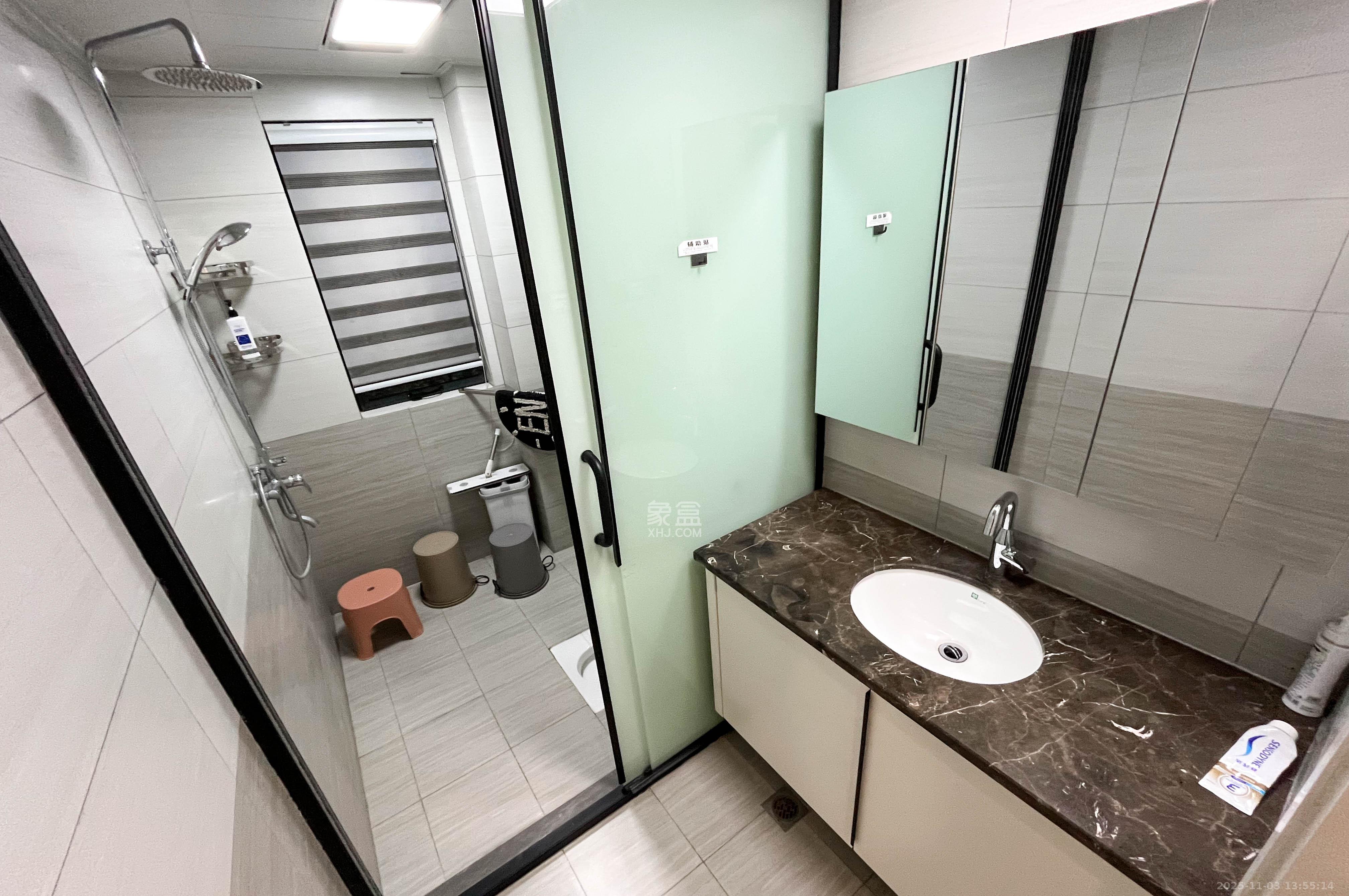 中建梅溪湖中心 4室2厅2卫 155.0万 中建梅溪湖中心 4室2厅2卫 155.0万卫生间