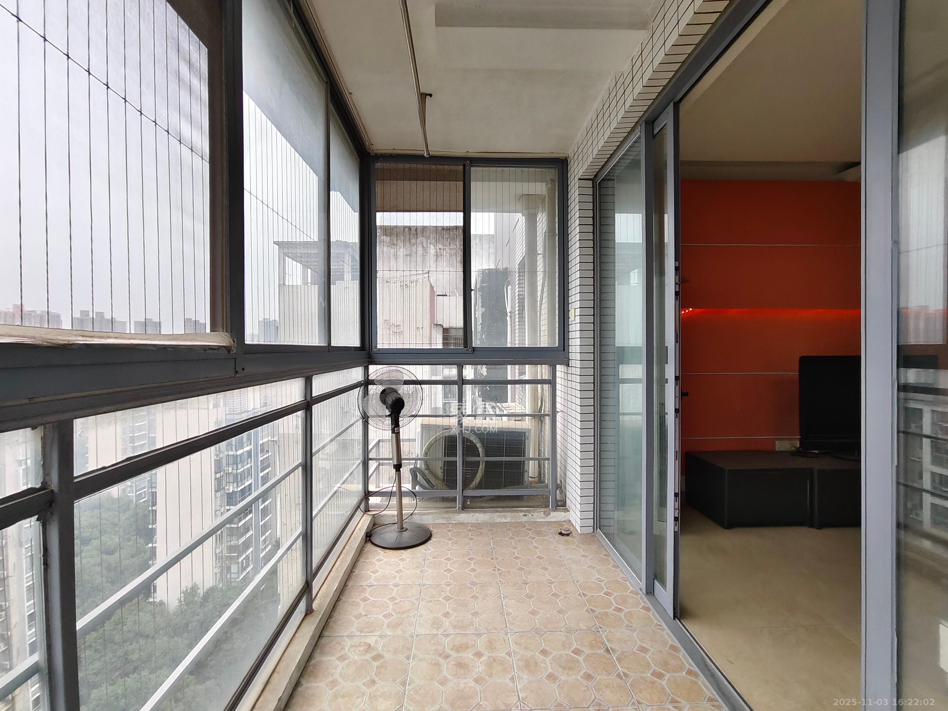 银港水晶城  3室2厅2卫    2500.0元/月 银港水晶城  3室2厅2卫    2500.0元/月室内图