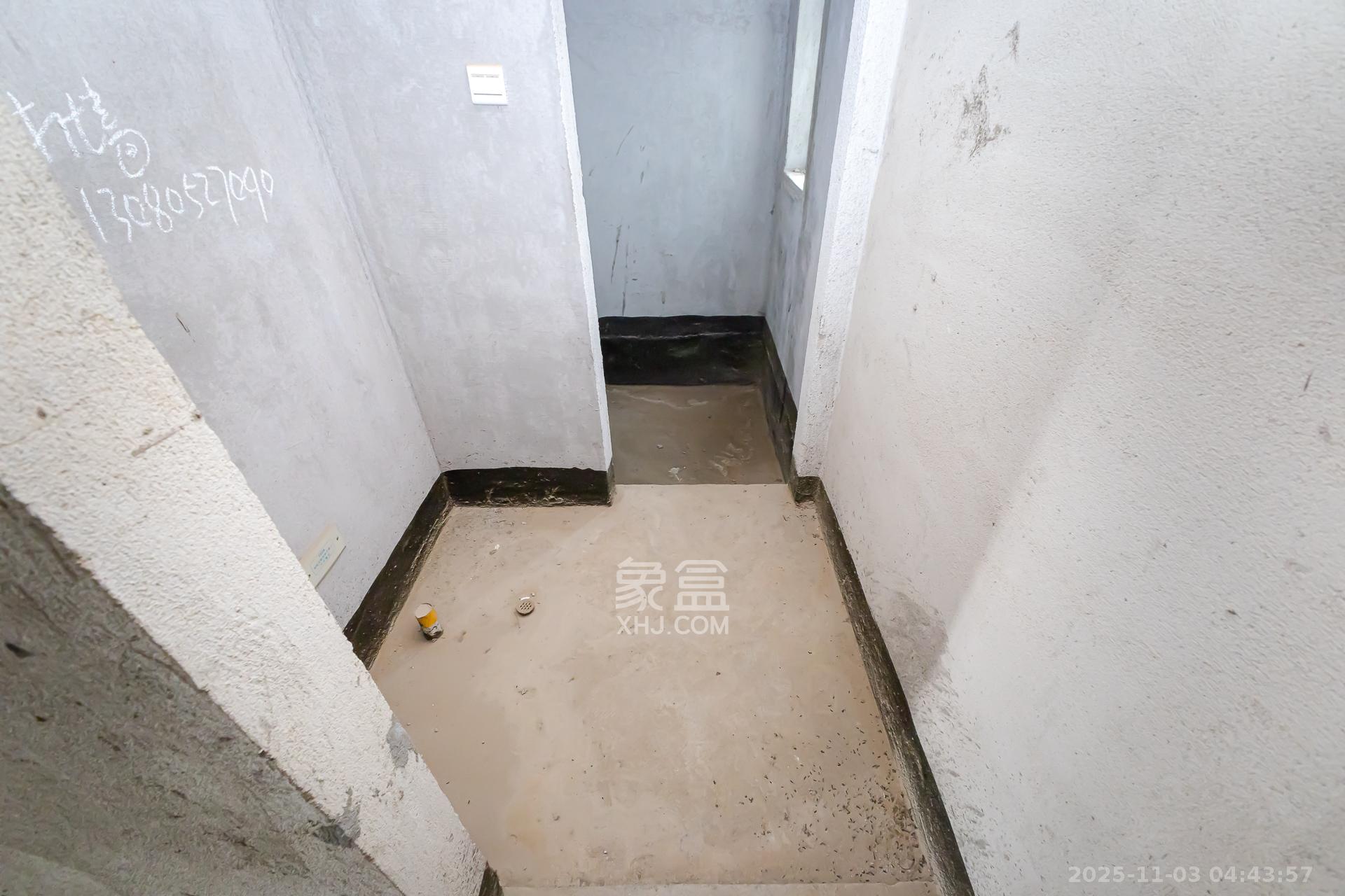 星月绿洲  4室2厅2卫    80.0万卫生间