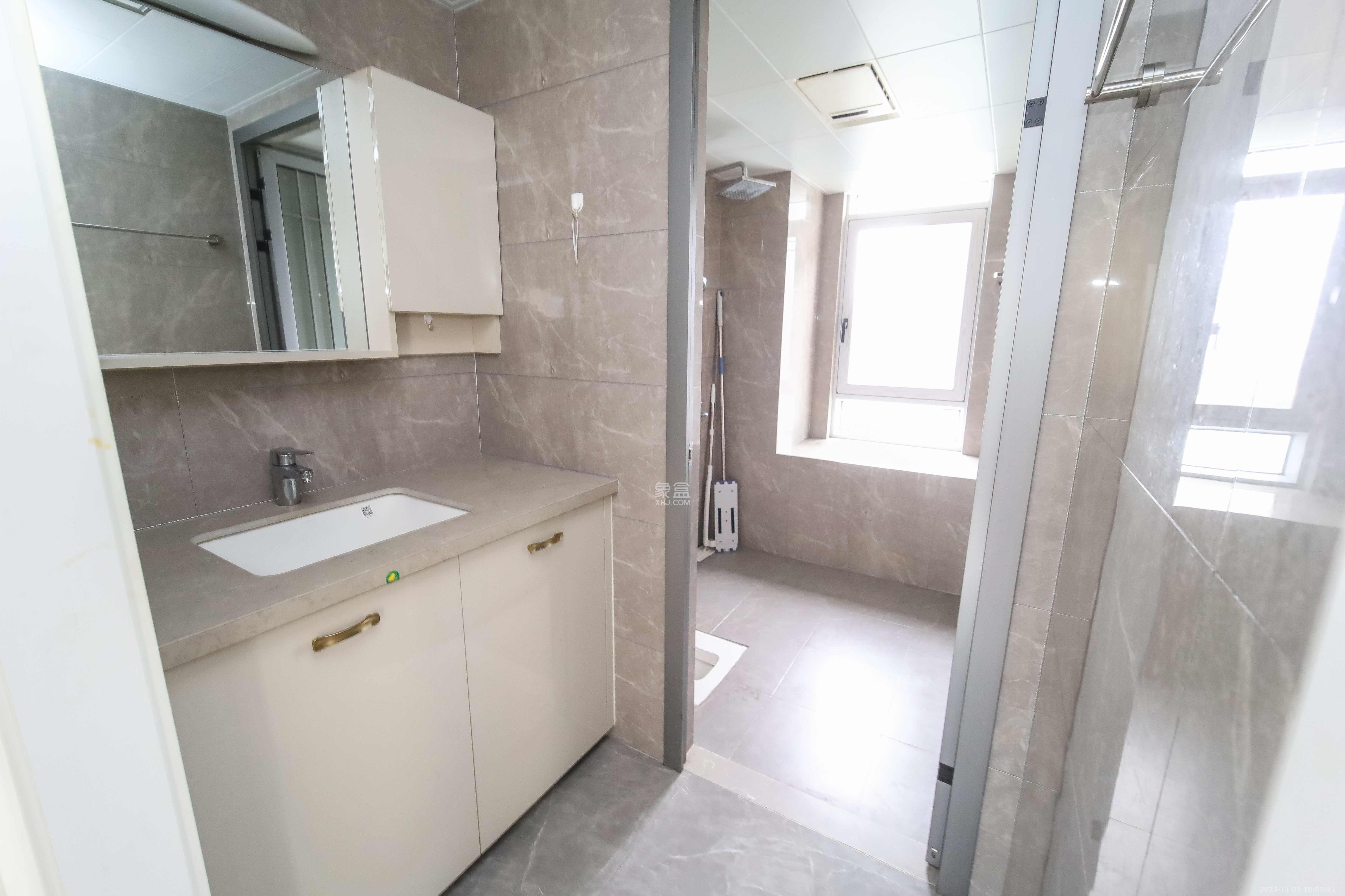 德奥悦东方 4室2厅3卫 229.0万 德奥悦东方 4室2厅3卫 229.0万卫生间