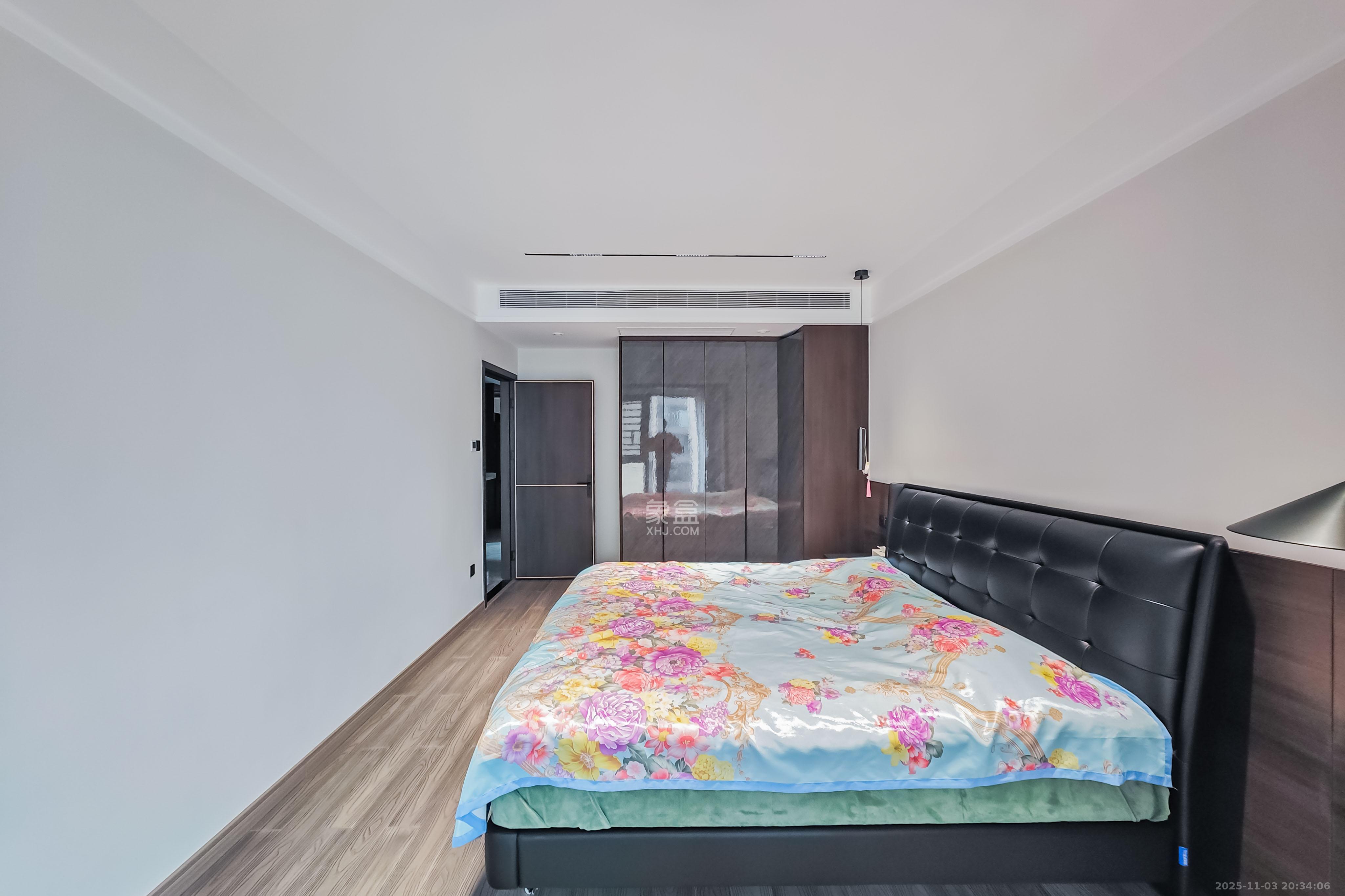 中天星耀城  4室2厅2卫    150.0万卧室