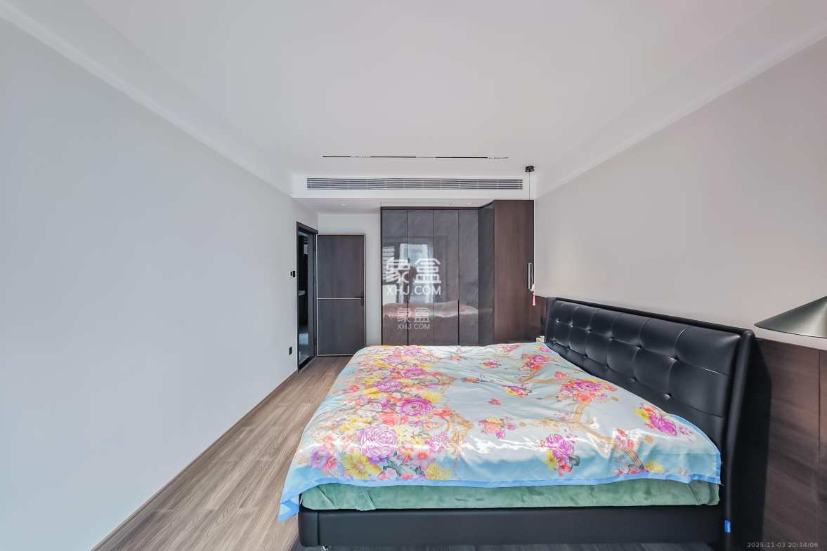 中天星耀城 4室2厅2卫 150.0万 中天星耀城 4室2厅2卫 150.0万卧室