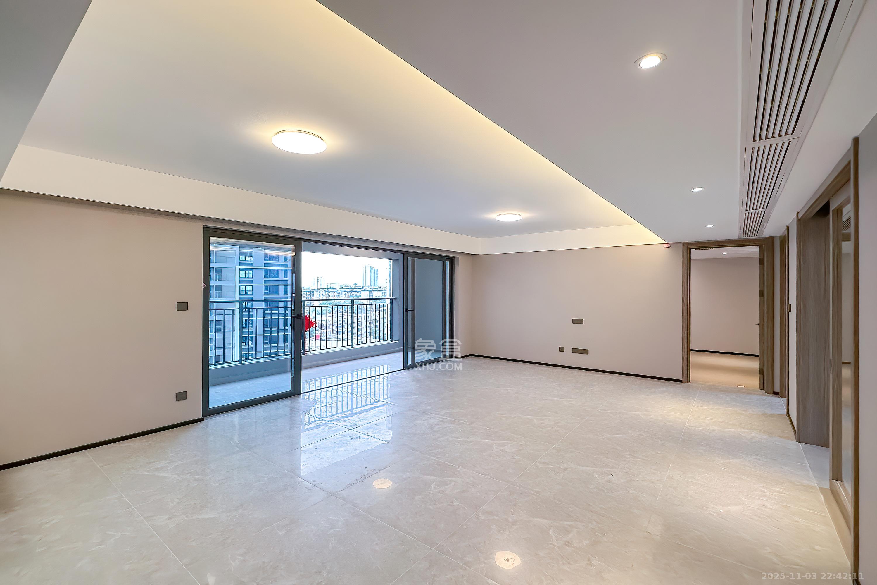 万科半岛国际 4室2厅2卫 160.0万 万科半岛国际 4室2厅2卫 160.0万客厅