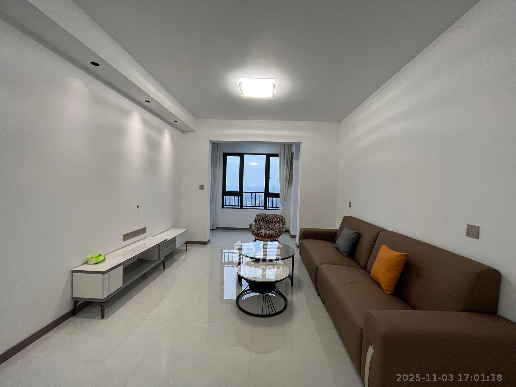 新城璟隽(麓华新城) 3室2厅2卫 1700.0元/月 新城璟隽(麓华新城) 3室2厅2卫 1700.0元/月室内图