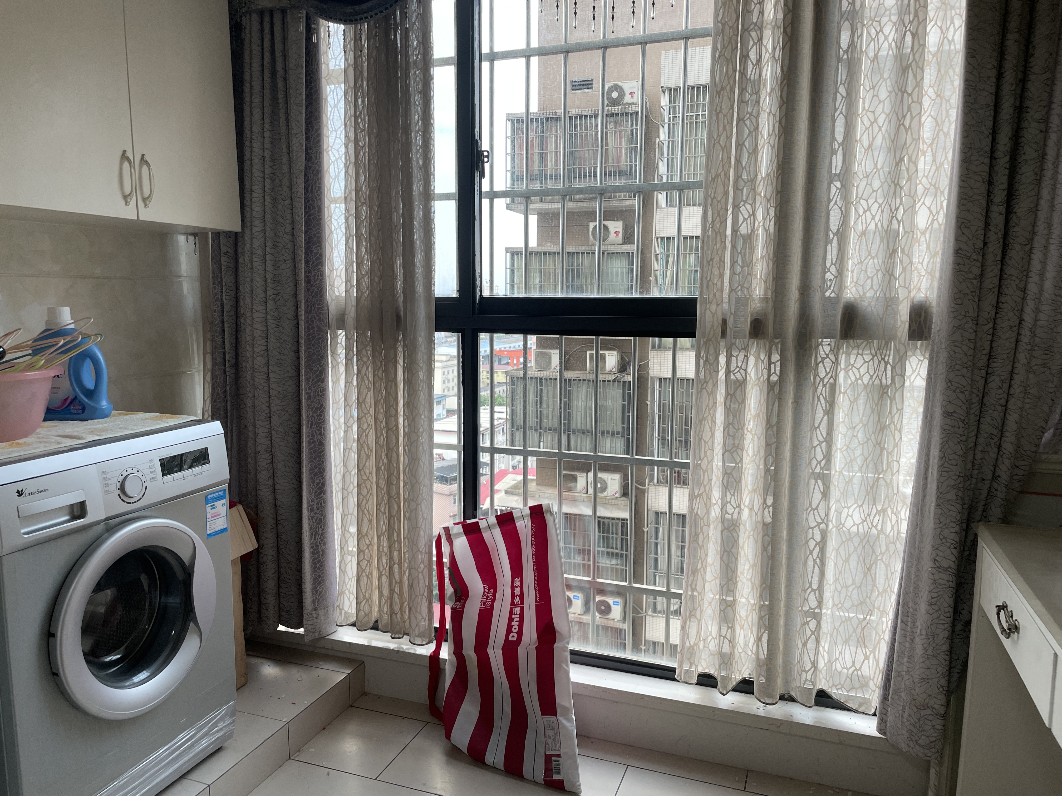 东方名城  3室2厅1卫    2400.0元/月室内图