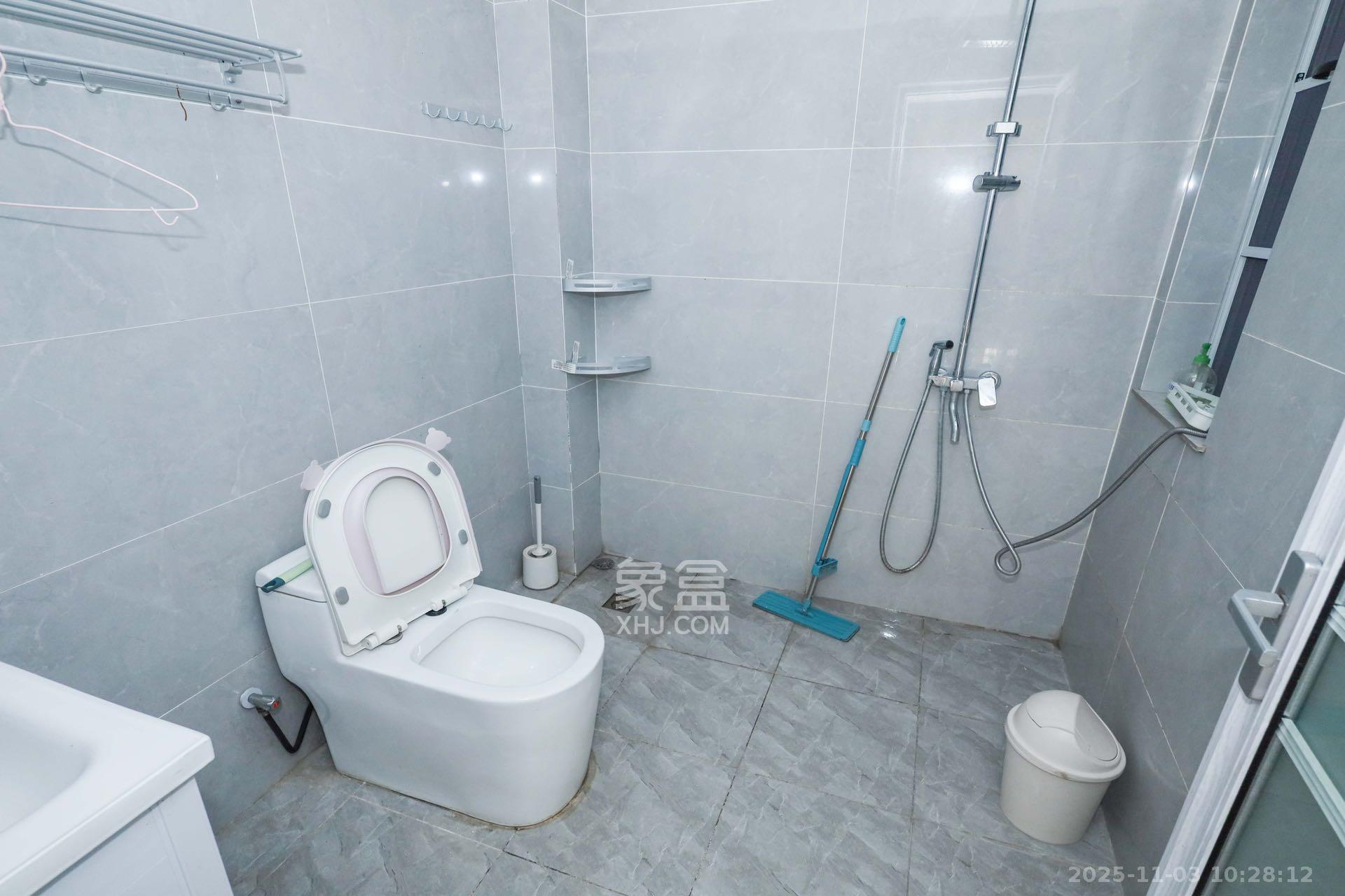 润芳园  3室2厅2卫    2400.0元/月室内图