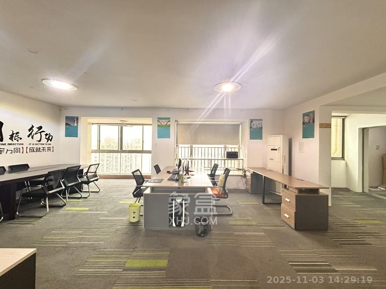 新城新世界一二三期  4室2厅2卫    3000.0元/月