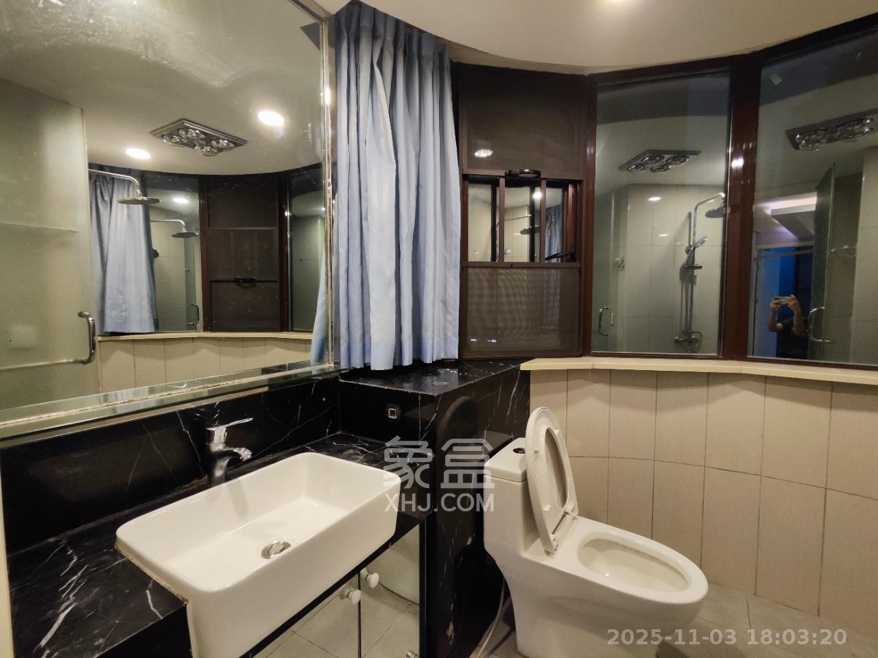 麓山枫情  3室2厅2卫    2600.0元/月室内图