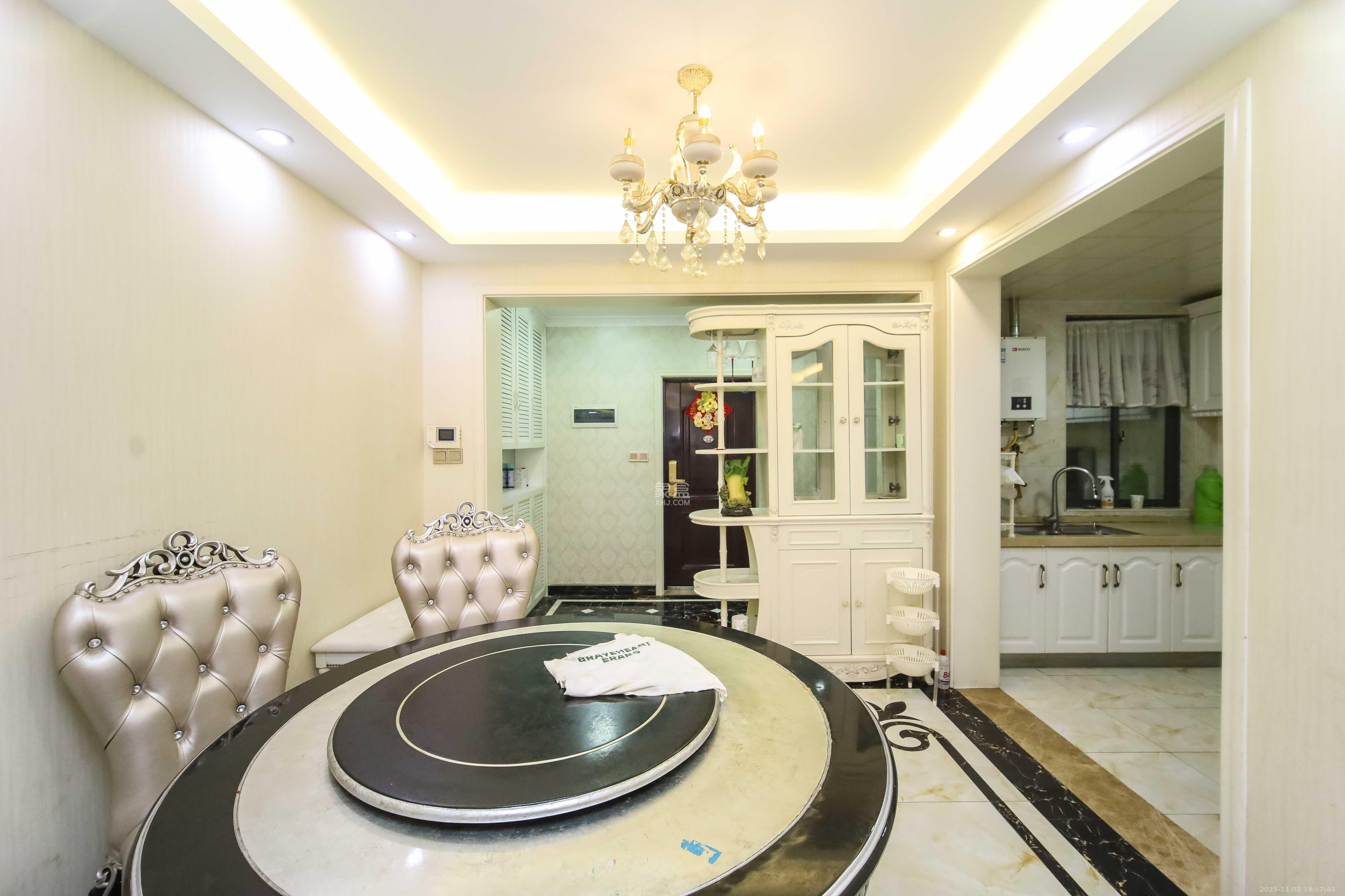 江河双水湾  4室2厅2卫    152.0万客厅