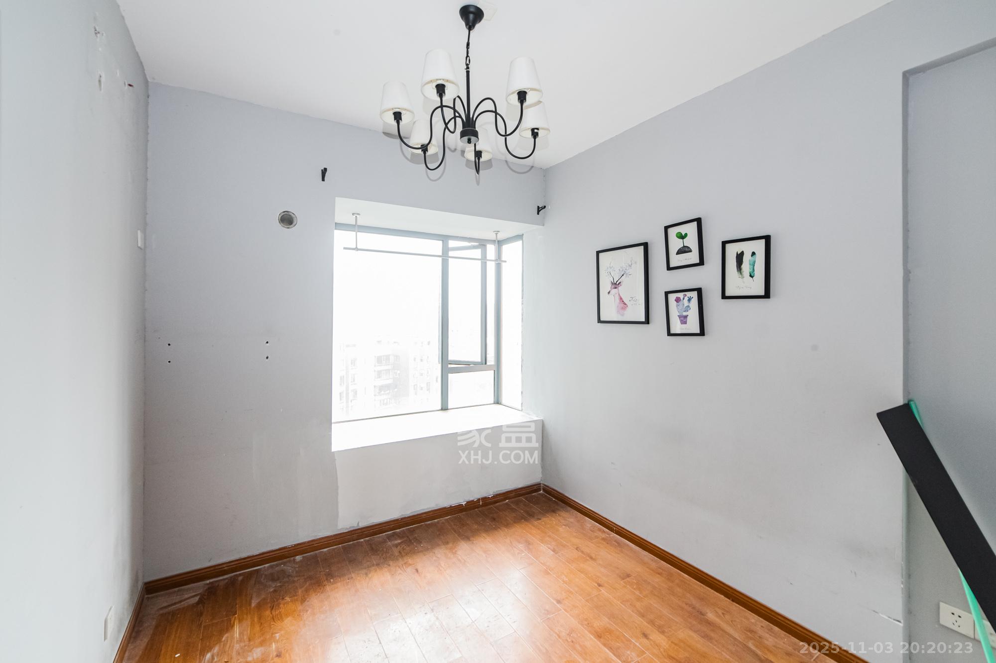 滨江君悦香邸  4室2厅2卫    108.0万卧室